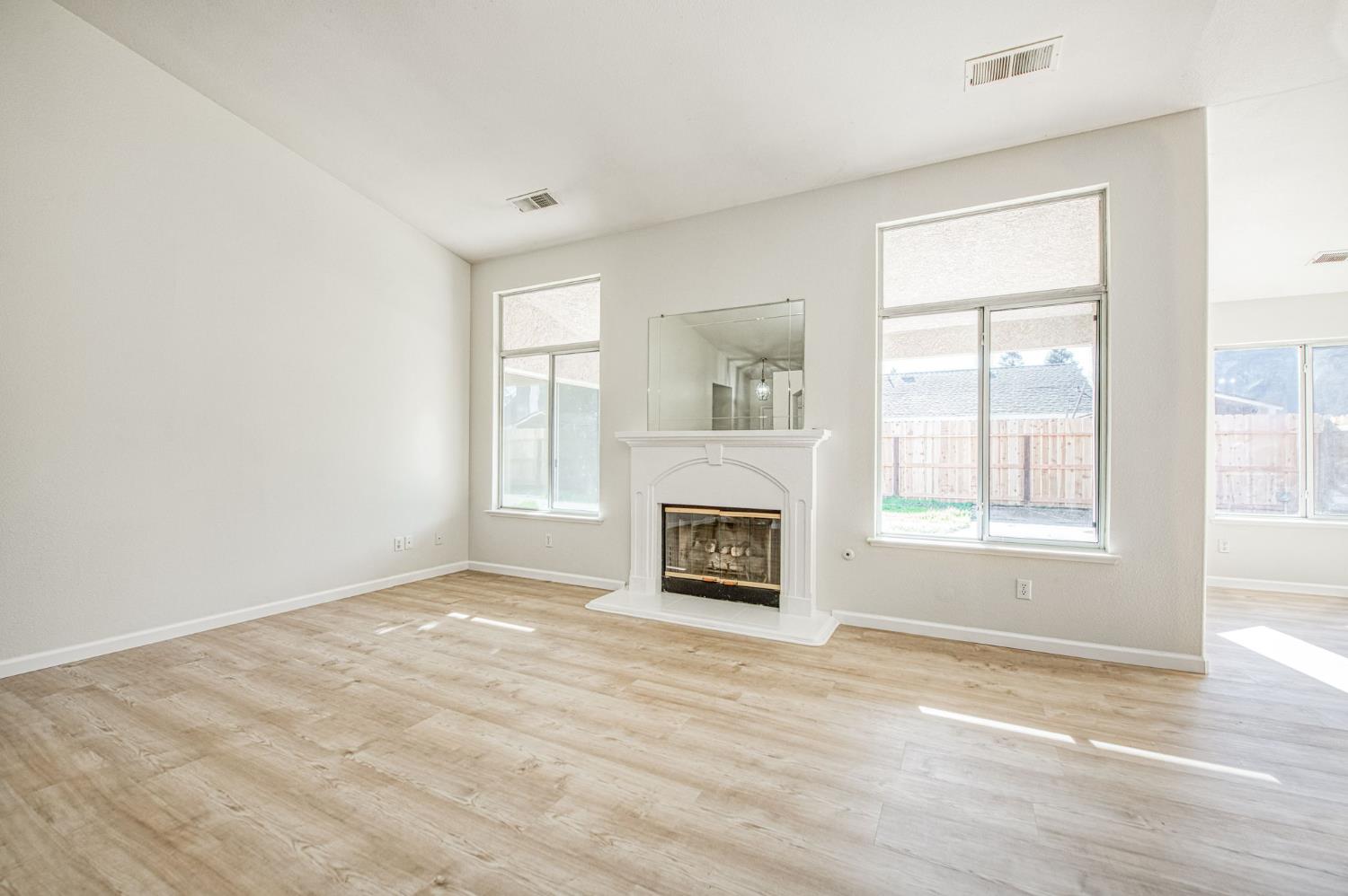 5397 W Robinson Ave, Fresno, CA 93722