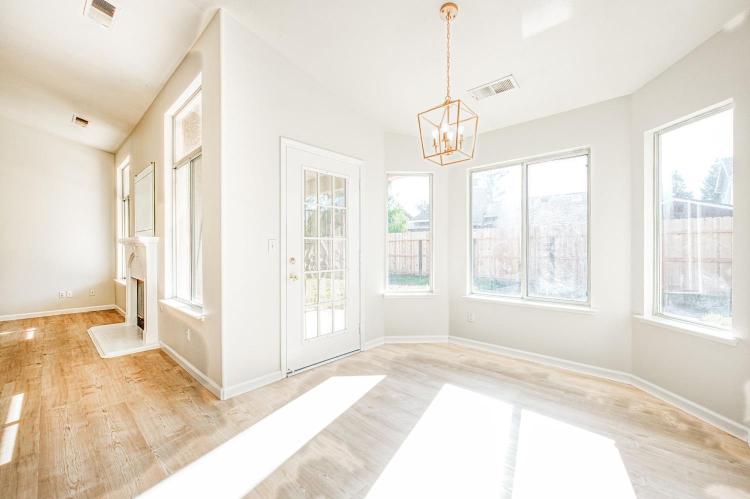 5397 W Robinson Ave, Fresno, CA 93722