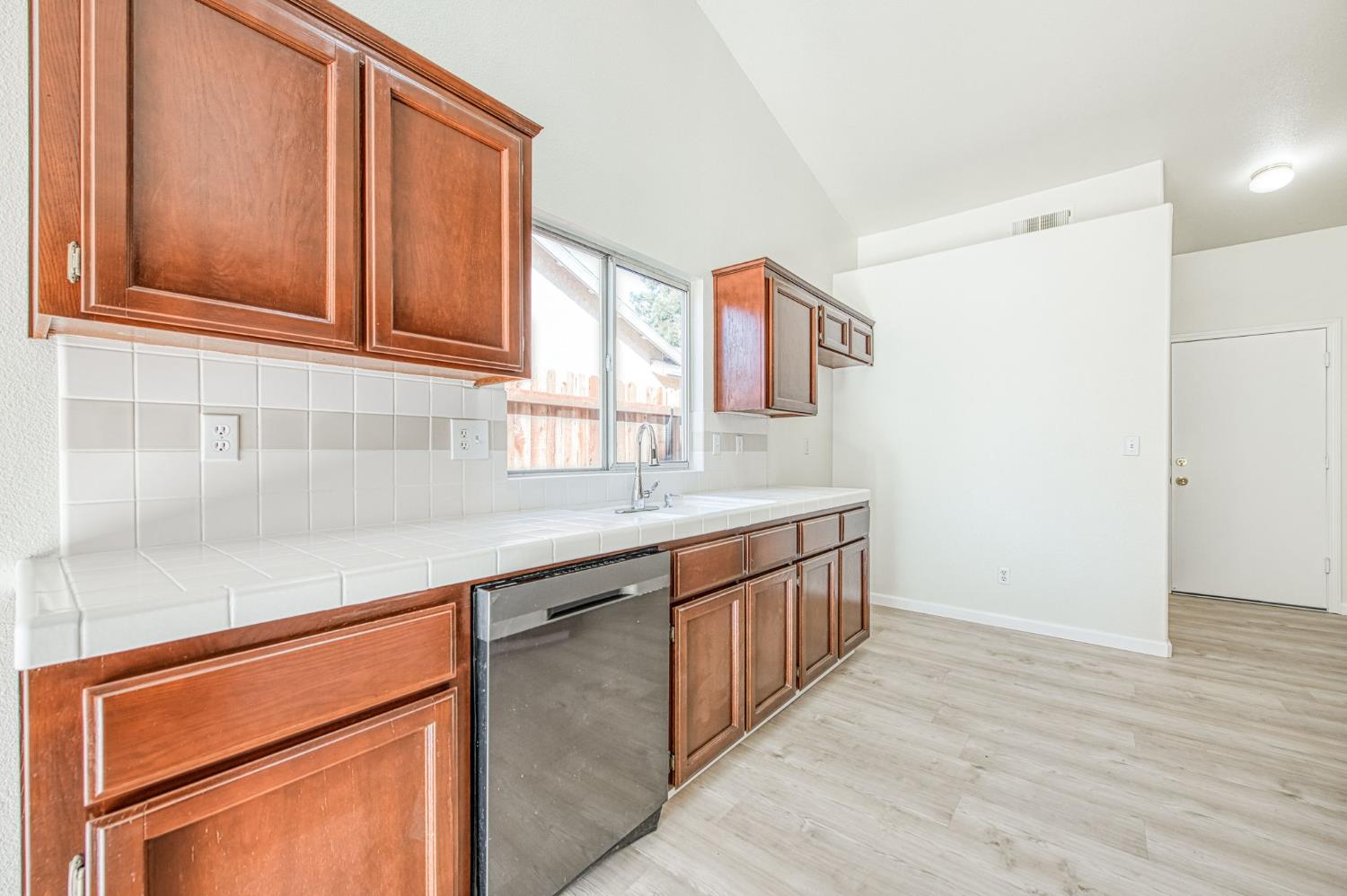 5397 W Robinson Ave, Fresno, CA 93722