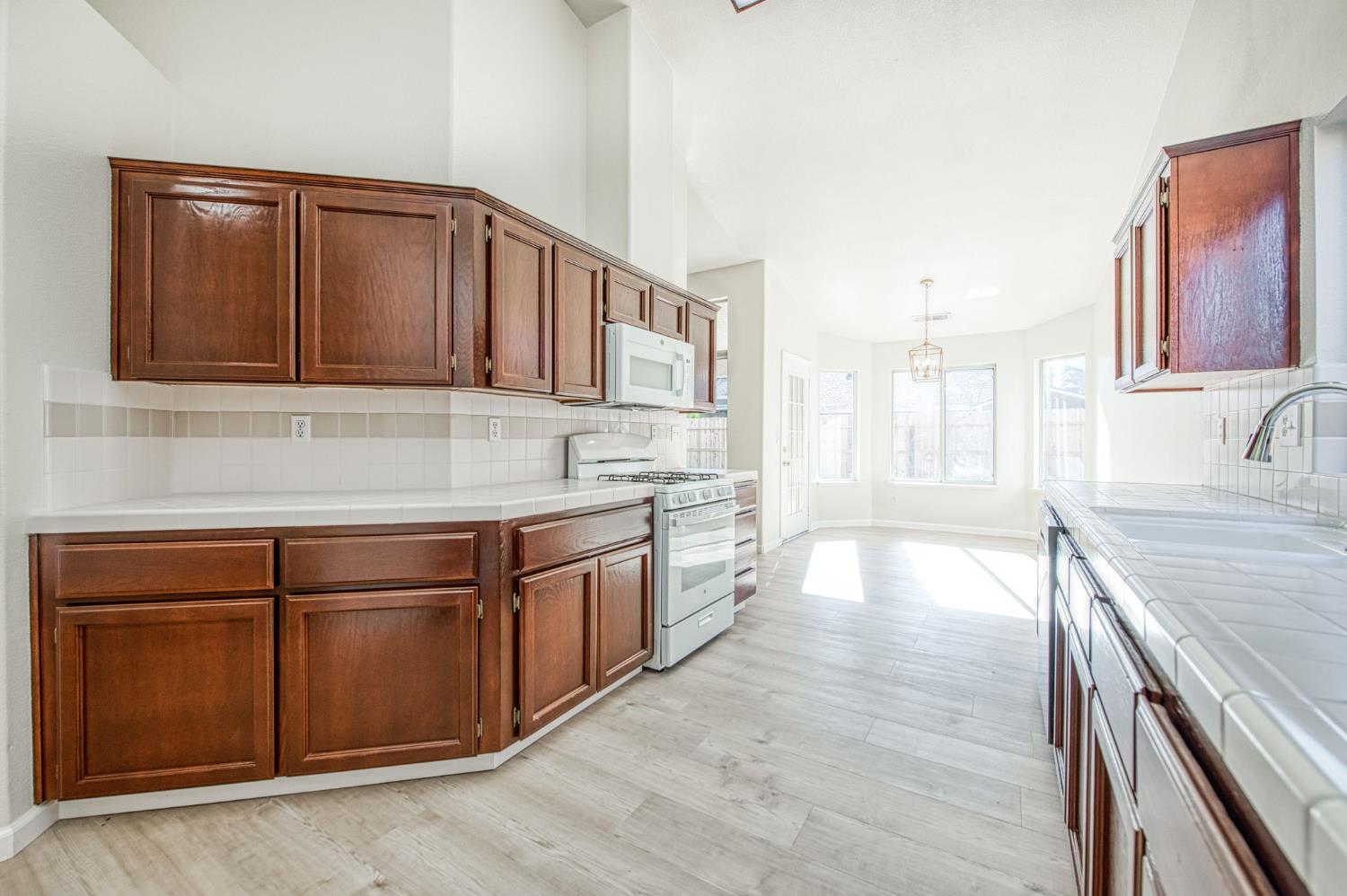 5397 W Robinson Ave, Fresno, CA 93722