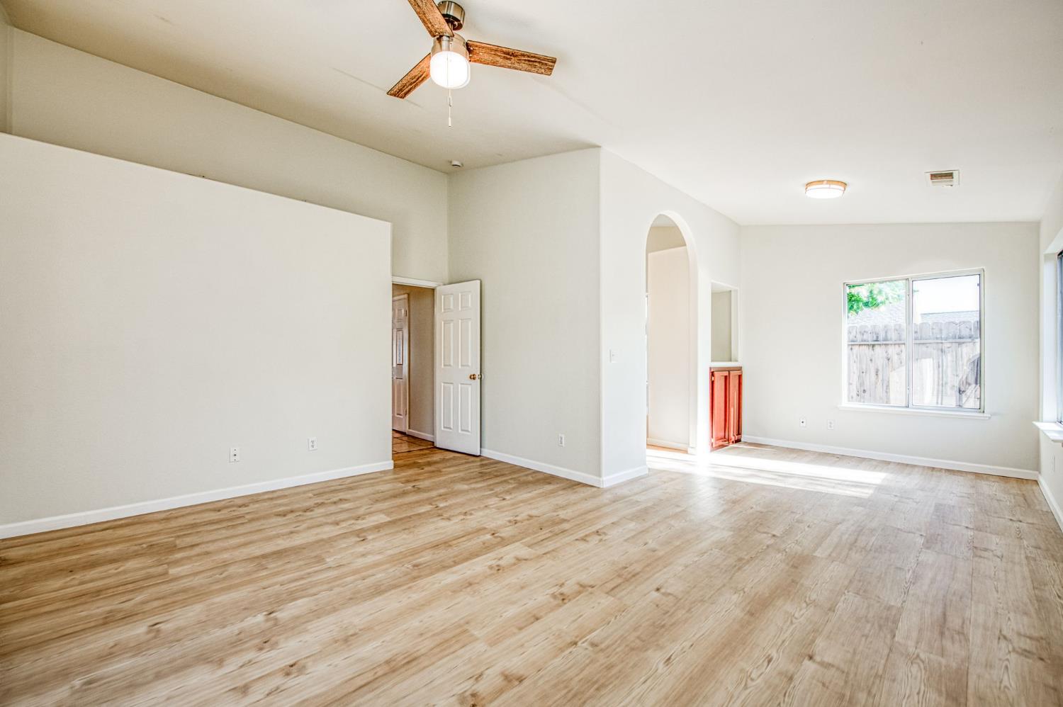 5397 W Robinson Ave, Fresno, CA 93722