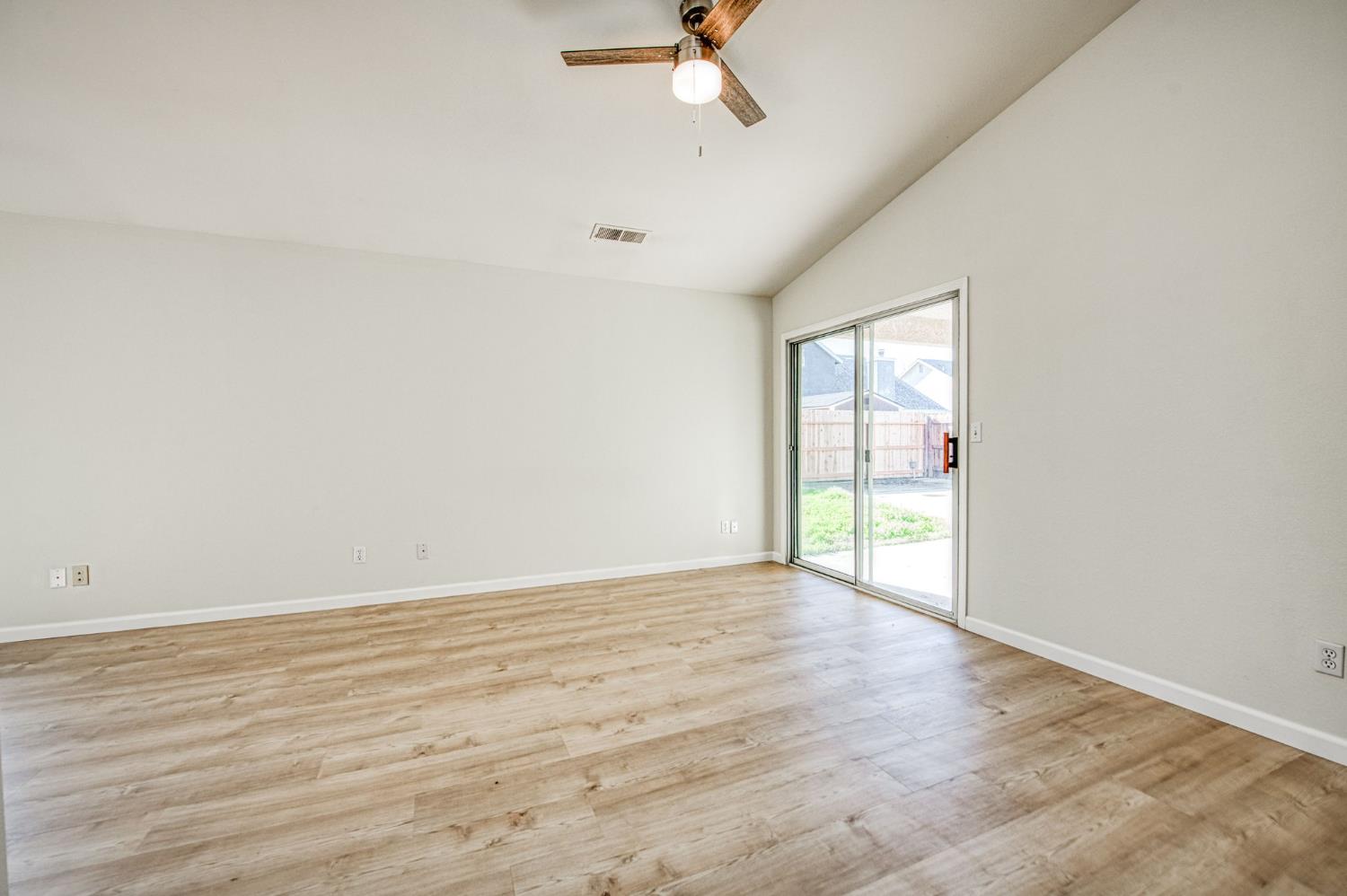 5397 W Robinson Ave, Fresno, CA 93722