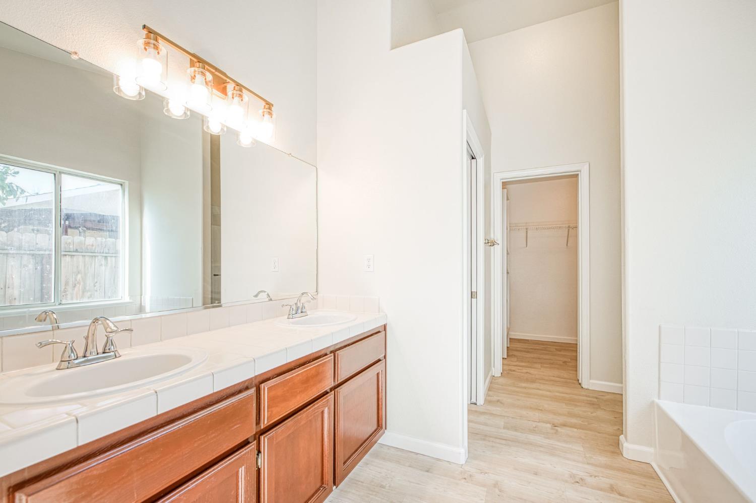 5397 W Robinson Ave, Fresno, CA 93722