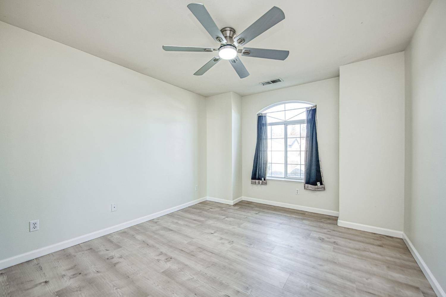 5397 W Robinson Ave, Fresno, CA 93722