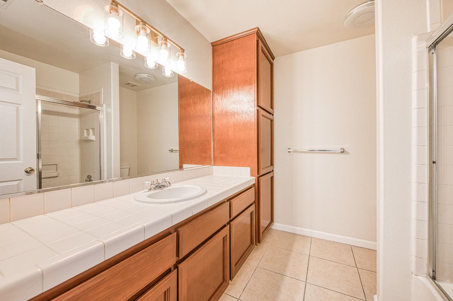 5397 W Robinson Ave, Fresno, CA 93722