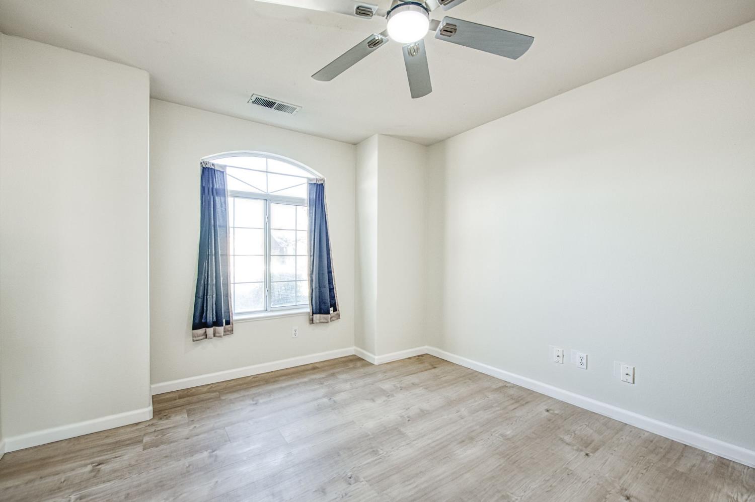 5397 W Robinson Ave, Fresno, CA 93722