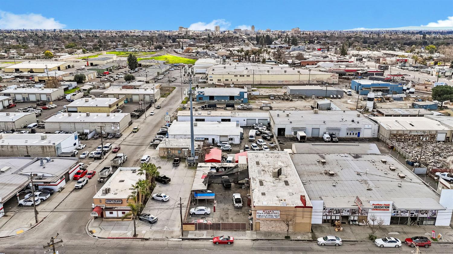 1824 E Mckinley Ave, Fresno, CA 93703