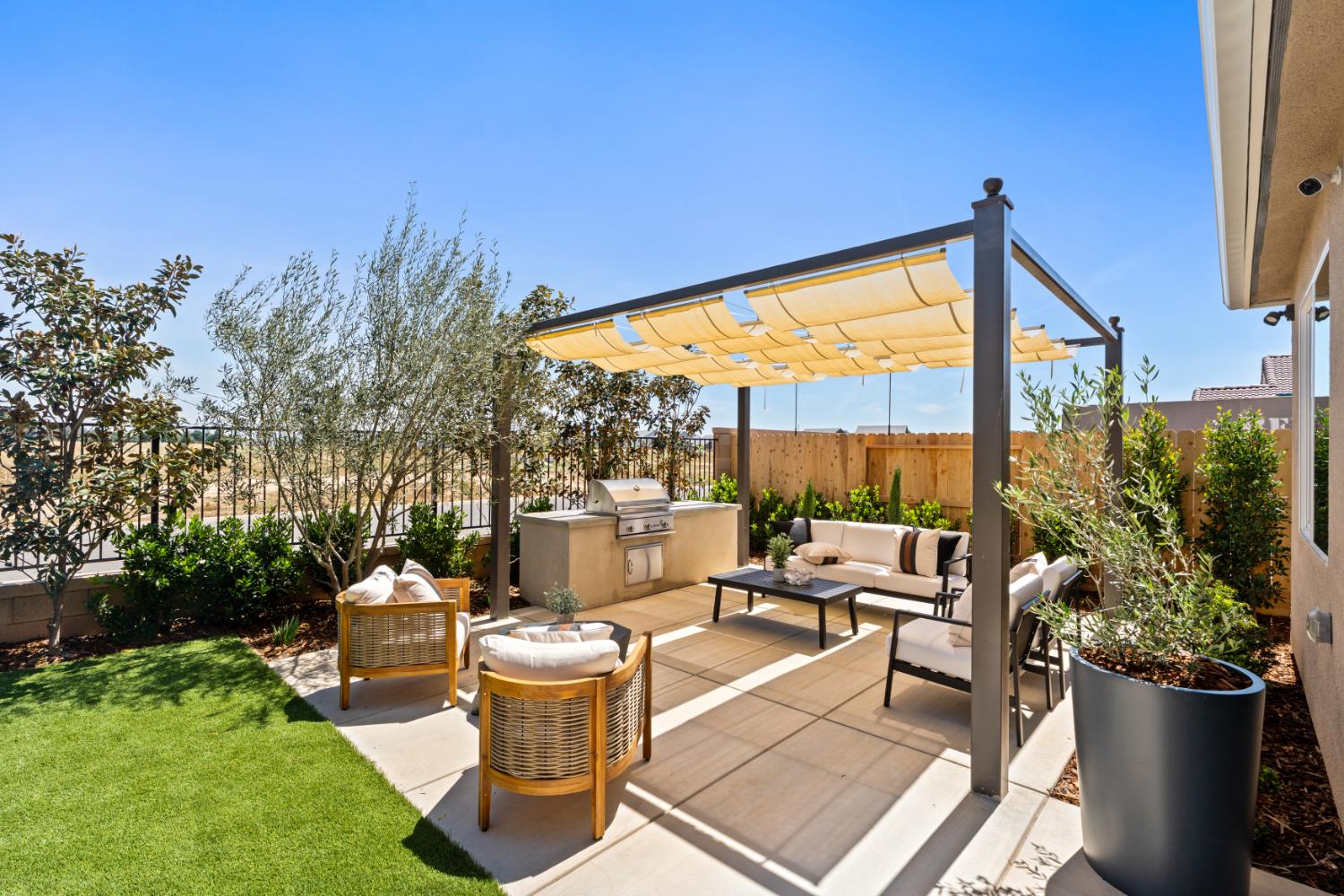 2442 N Harken Way, Clovis, CA 93619