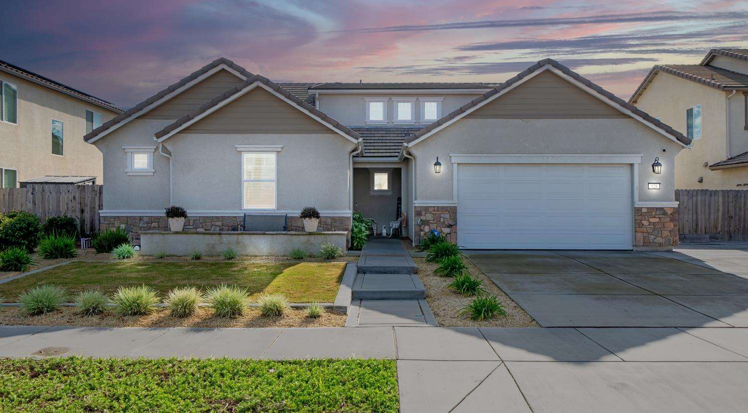 928 Skansen St, Kingsburg, CA 93631