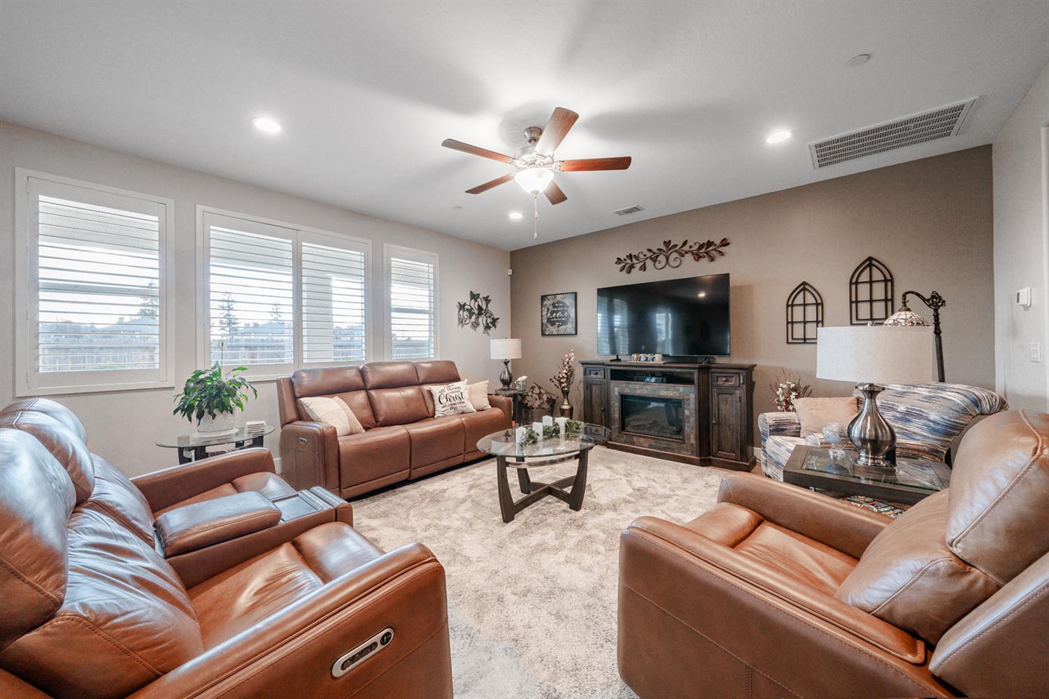 928 Skansen St, Kingsburg, CA 93631