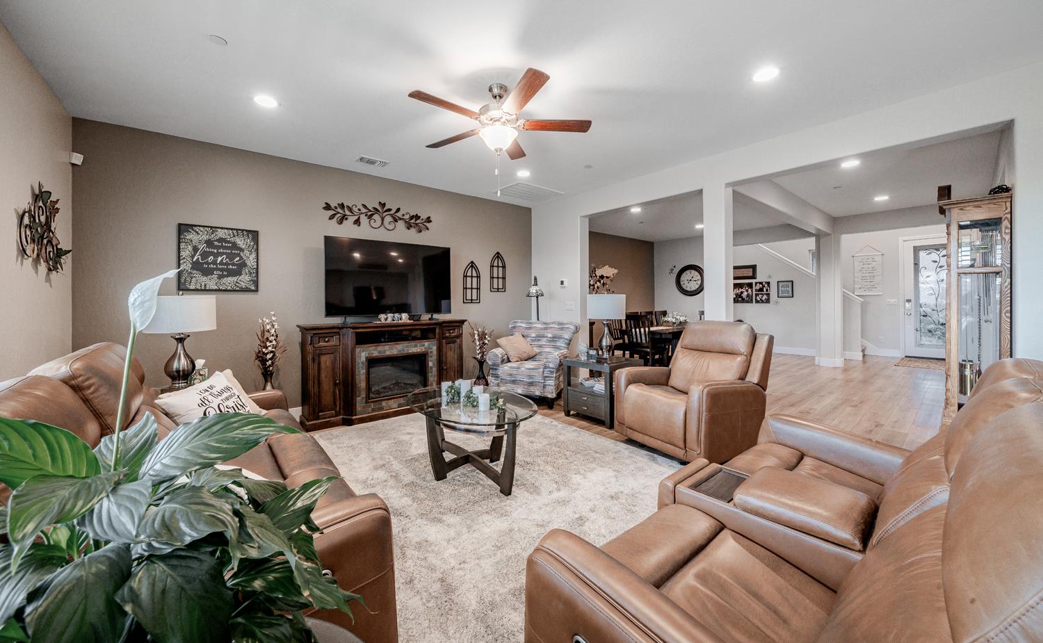 928 Skansen St, Kingsburg, CA 93631