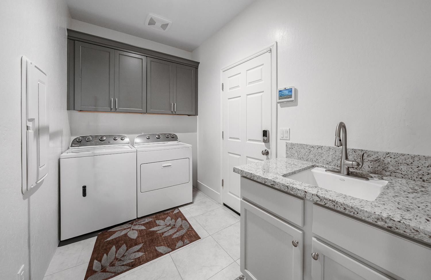 928 Skansen St, Kingsburg, CA 93631