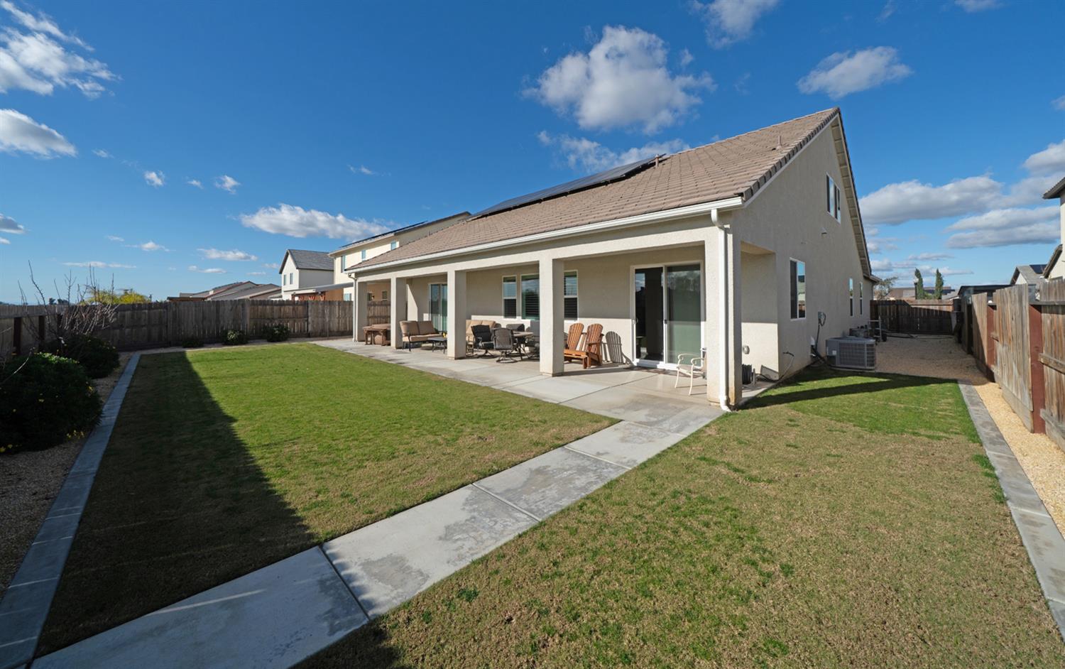 928 Skansen St, Kingsburg, CA 93631