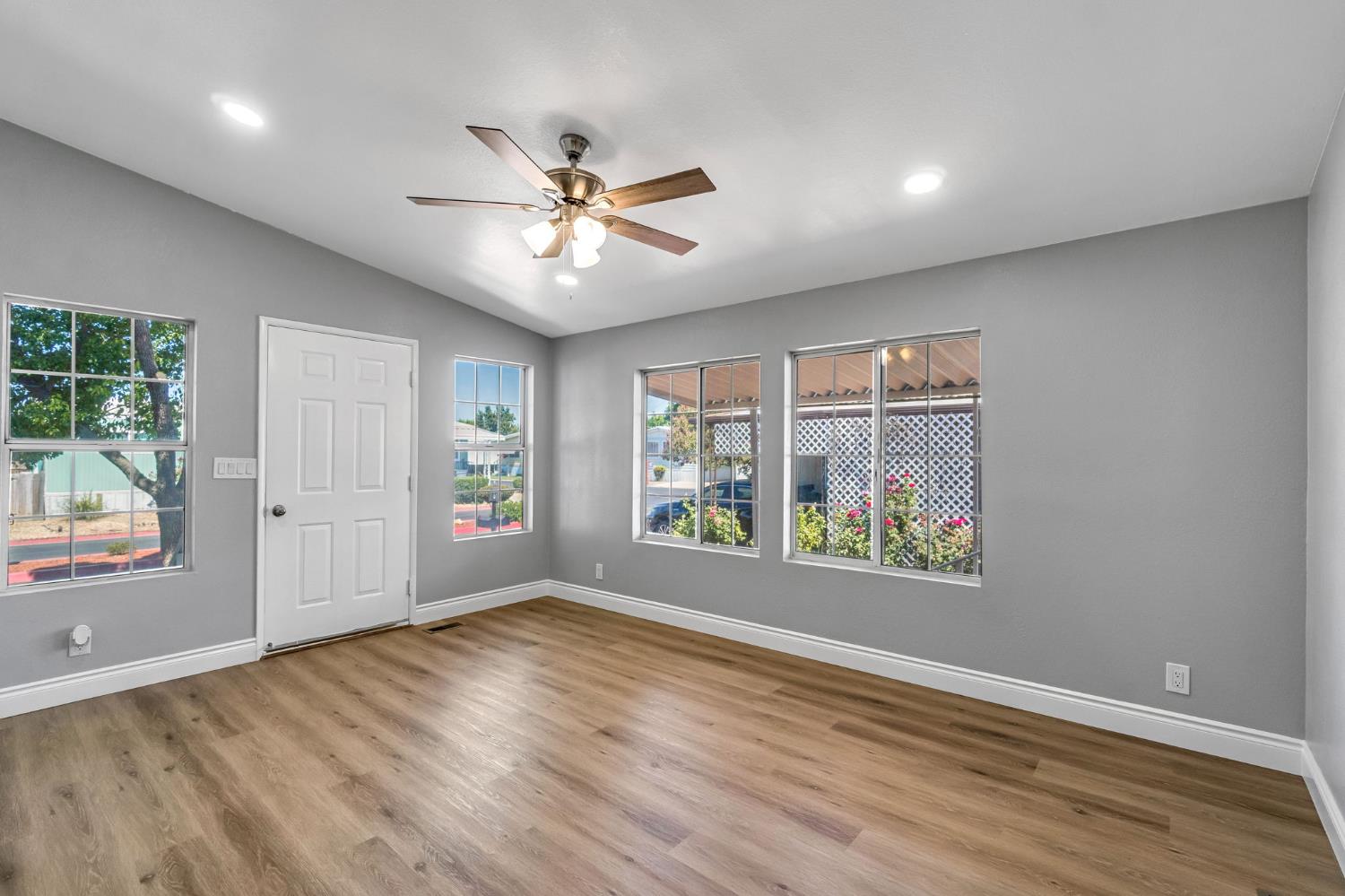 1218 E Cleveland Ave #103, Madera, CA 93638