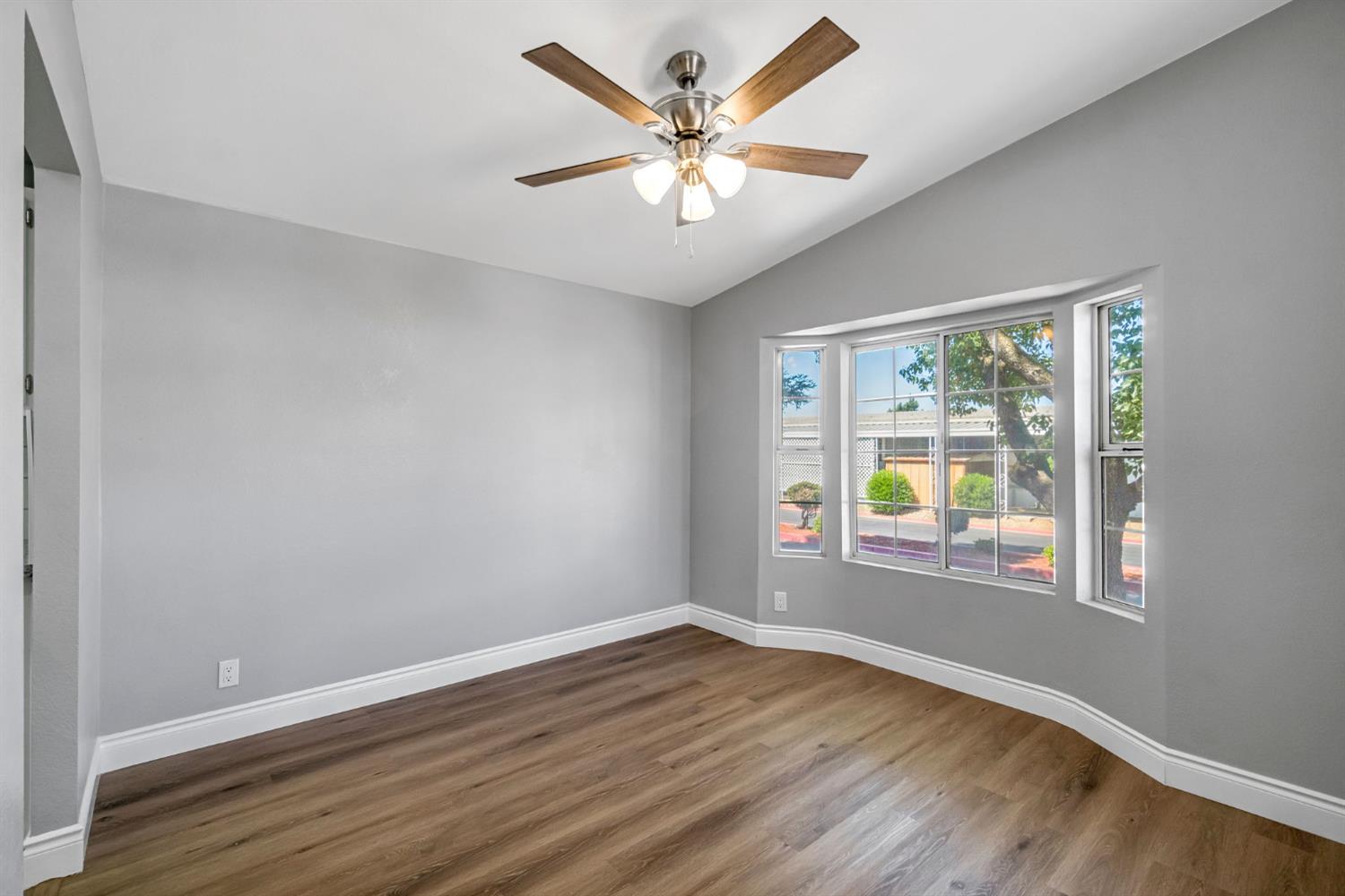 1218 E Cleveland Ave #103, Madera, CA 93638