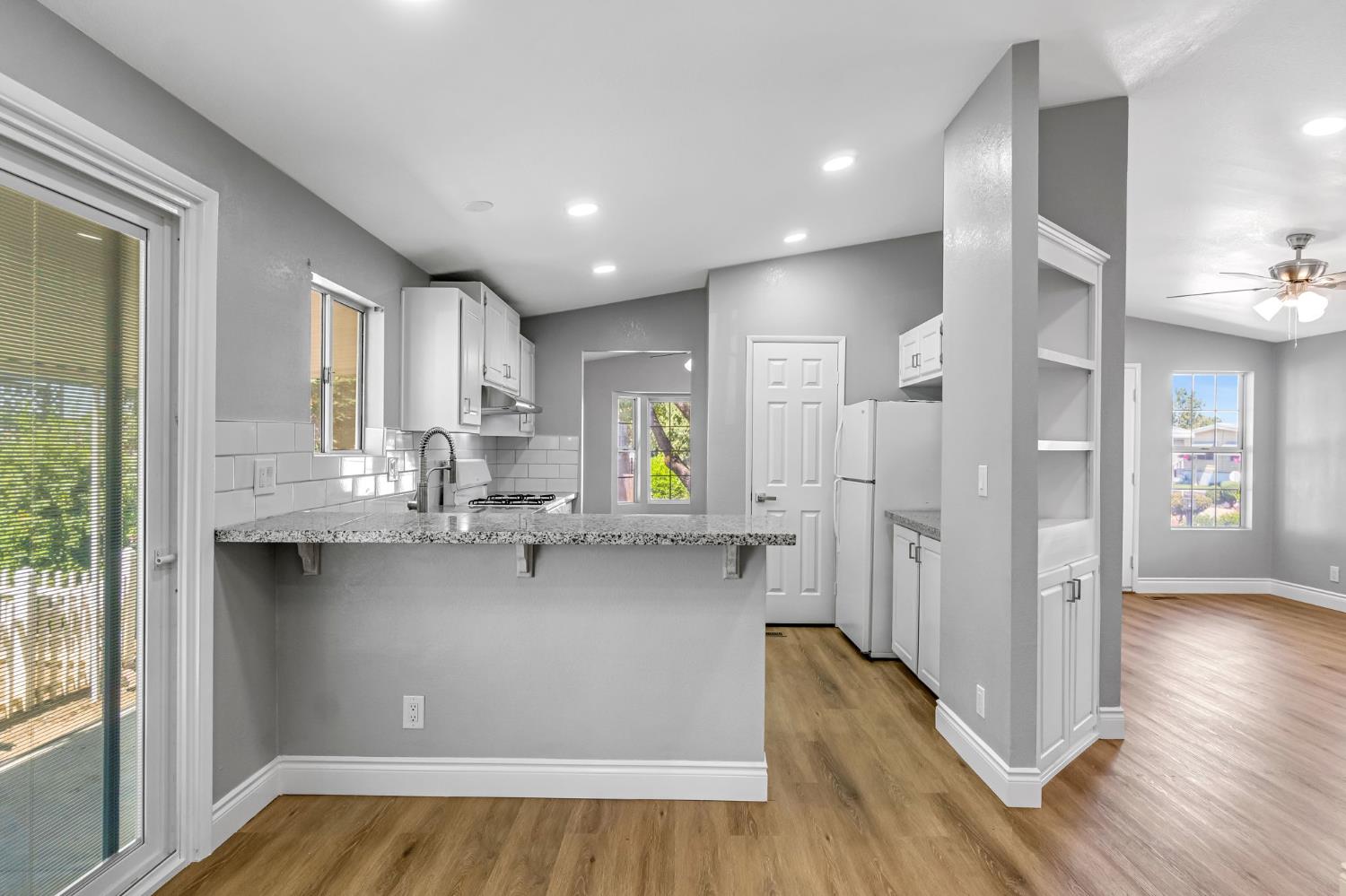 1218 E Cleveland Ave #103, Madera, CA 93638