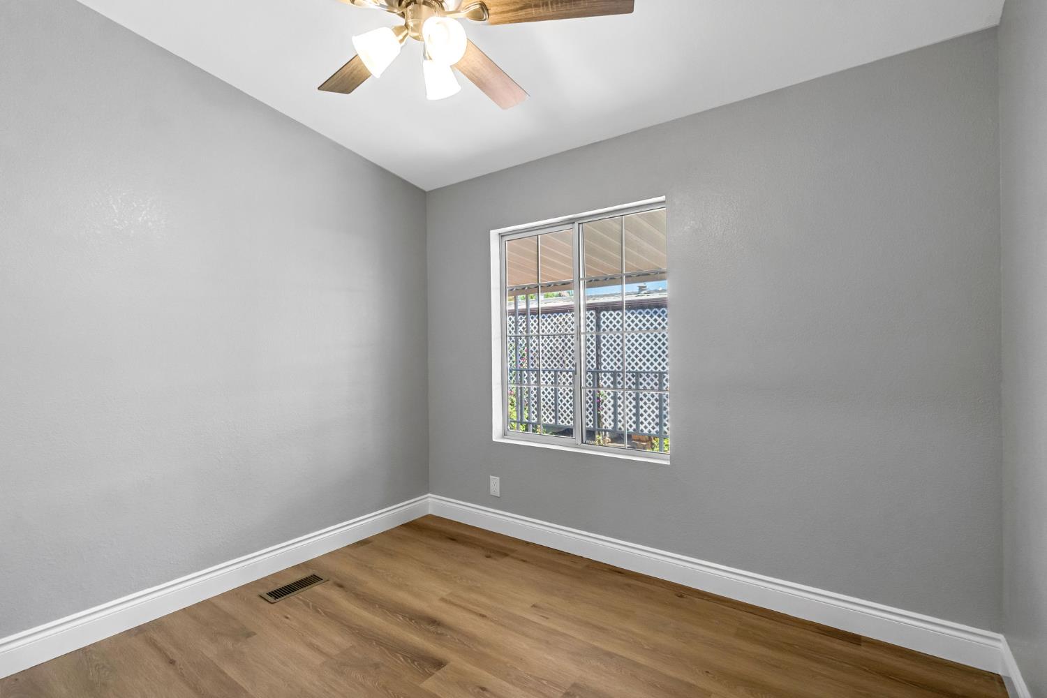 1218 E Cleveland Ave #103, Madera, CA 93638