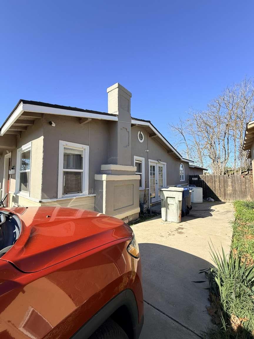 123 E Dennett Ave, Fresno, CA 93728