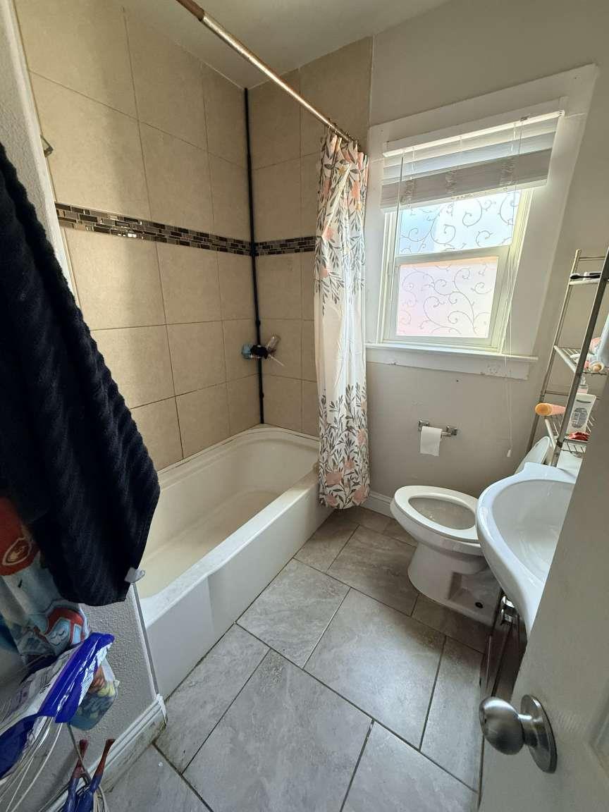 123 E Dennett Ave, Fresno, CA 93728