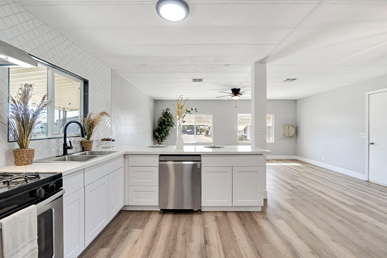 1218 E Cleveland Ave #153, Madera, CA 93638