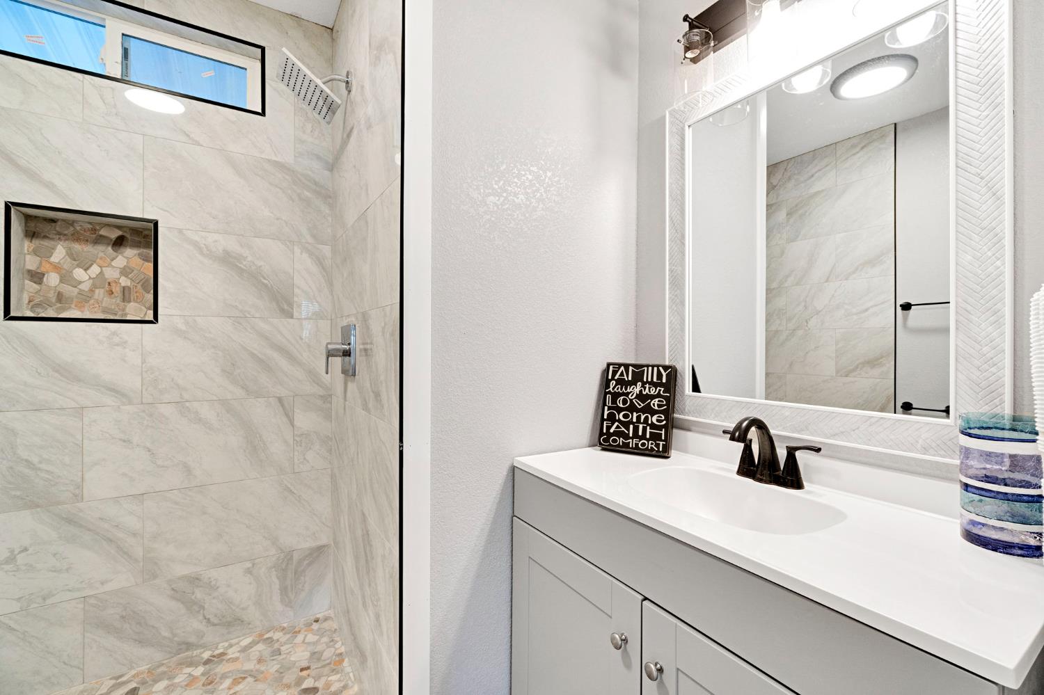 1218 E Cleveland Ave #153, Madera, CA 93638