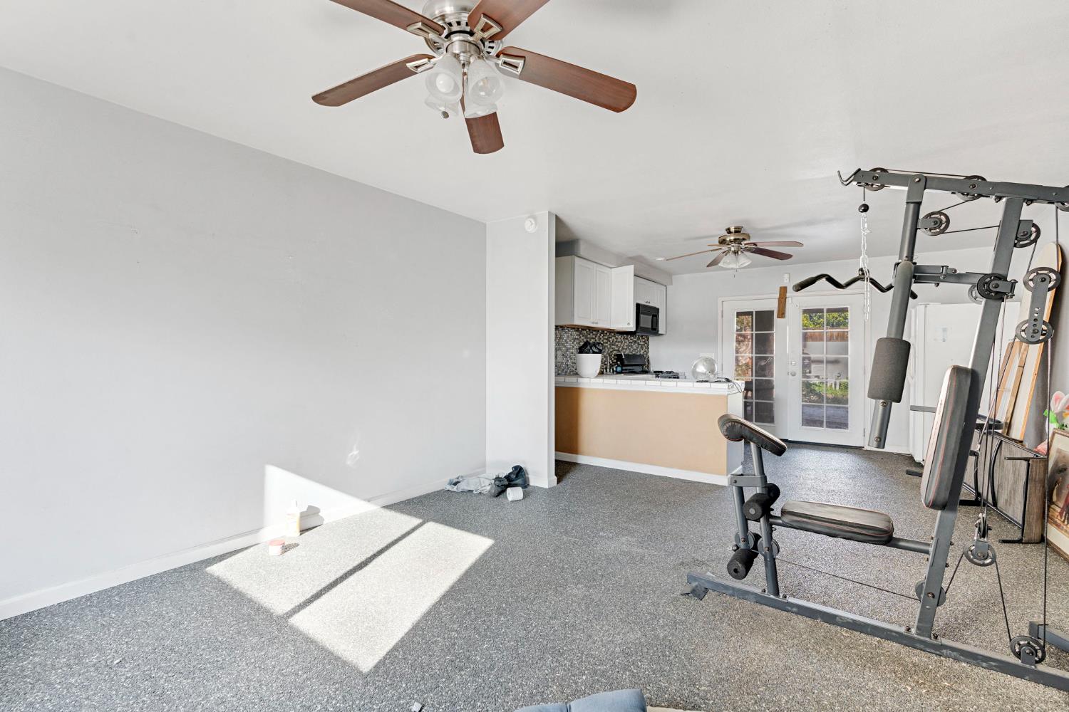 2146 N Maple Ave, Fresno, CA 93703