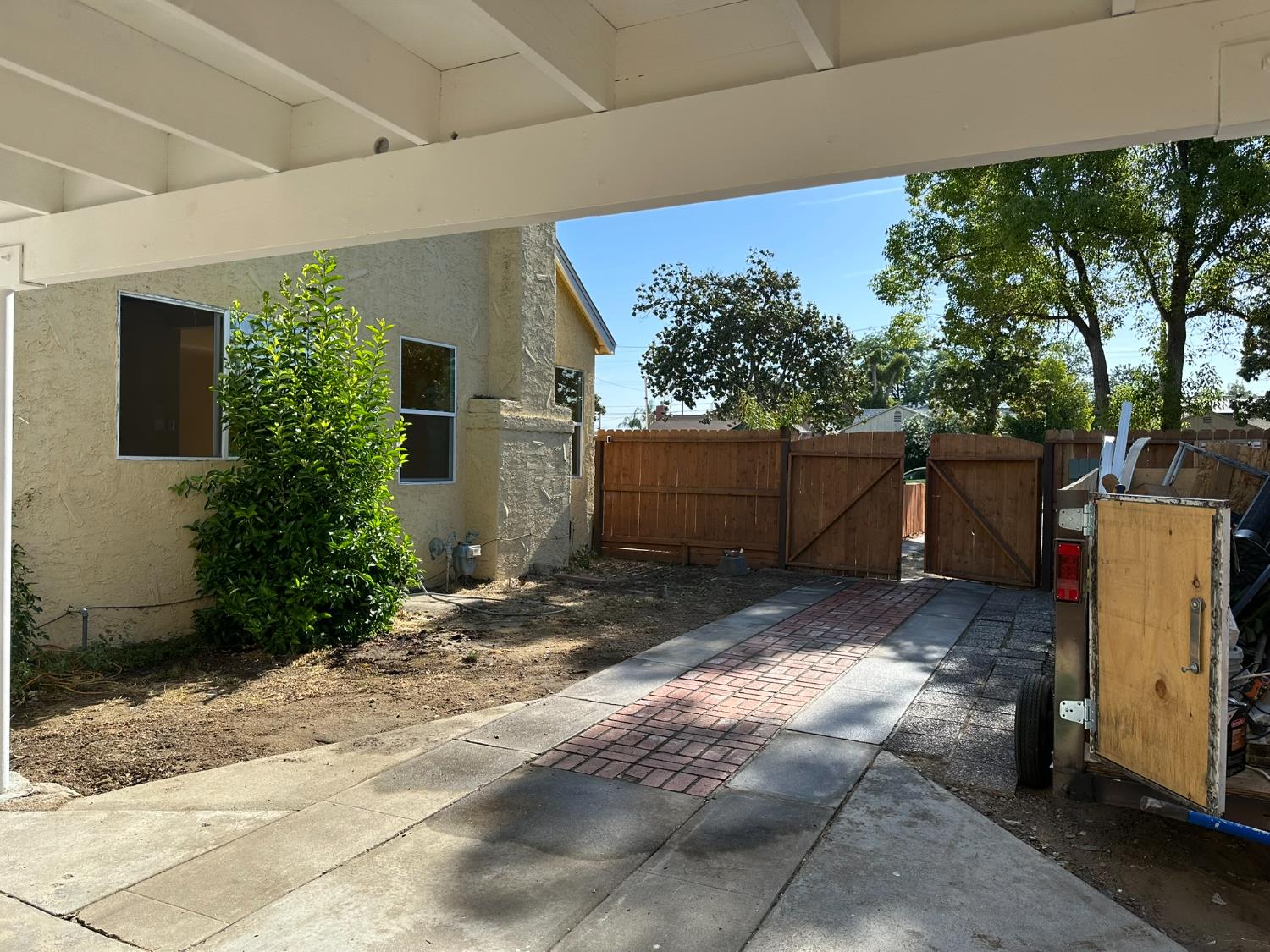 1441 N Calaveras St, Fresno, CA 93728