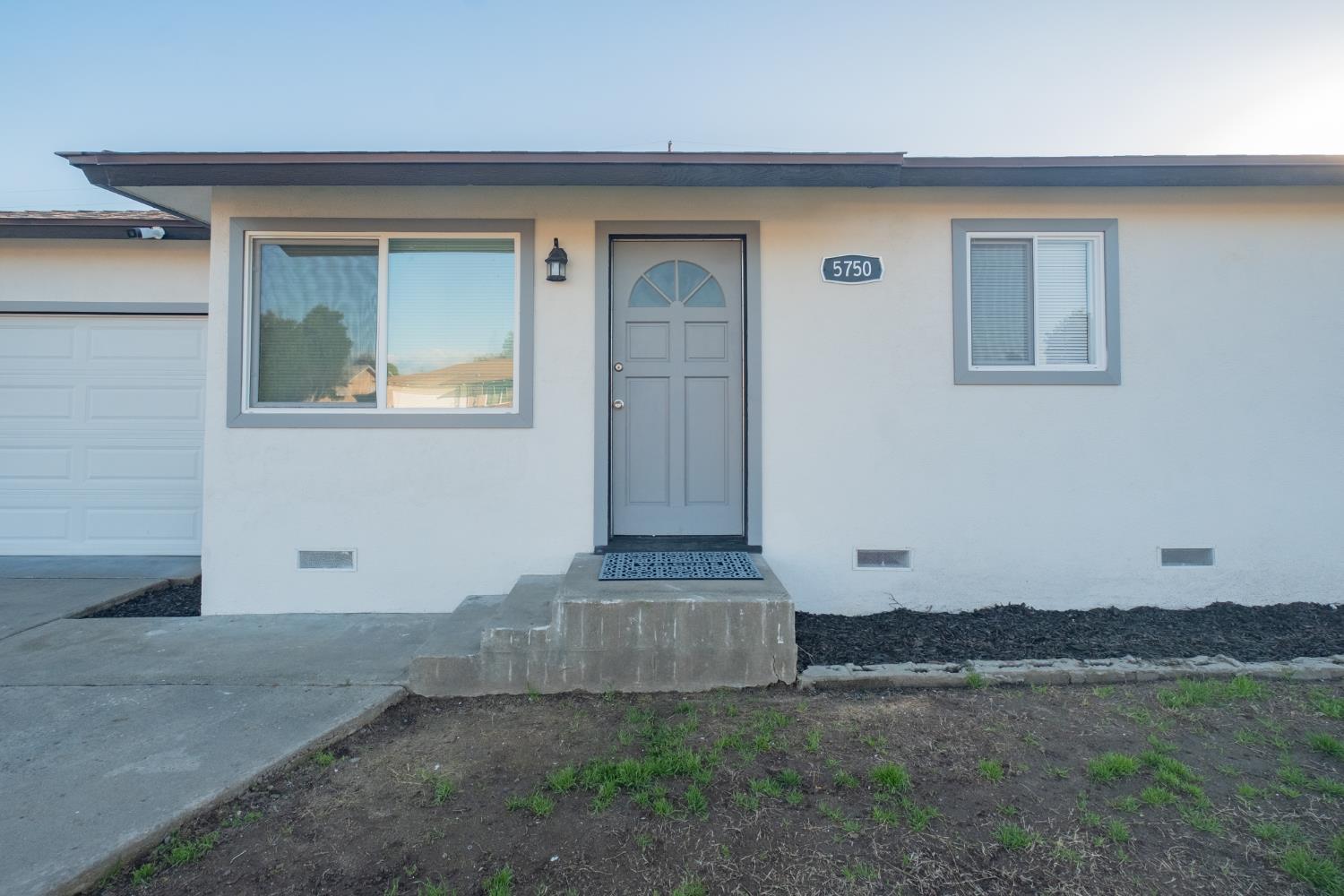 5750 E Ashlan Ave, Fresno, CA 93727