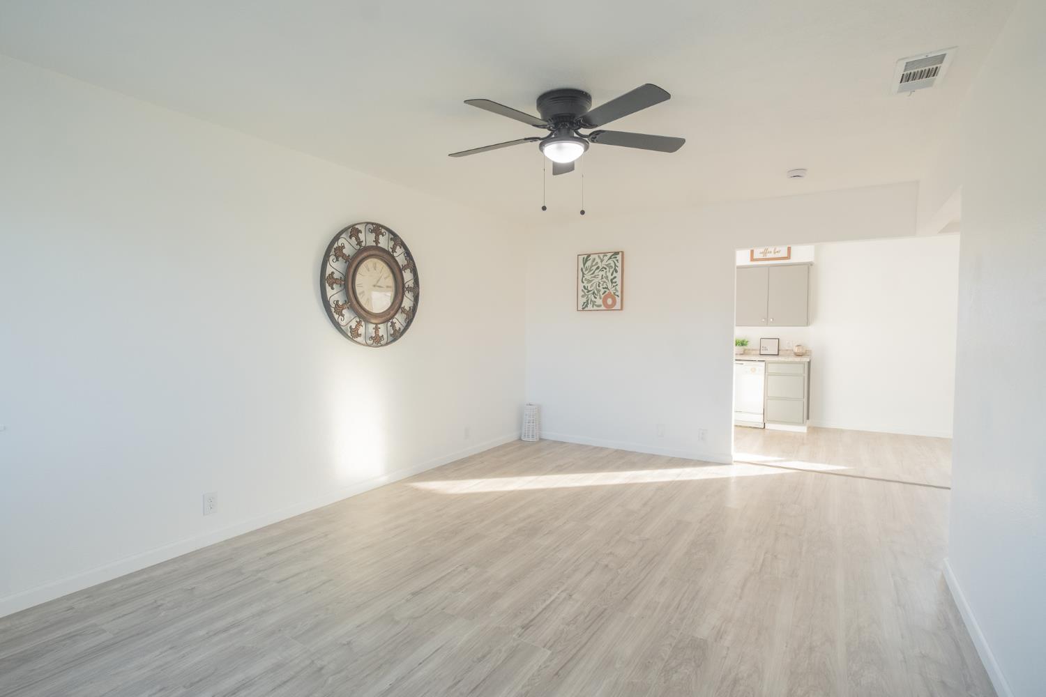 5750 E Ashlan Ave, Fresno, CA 93727