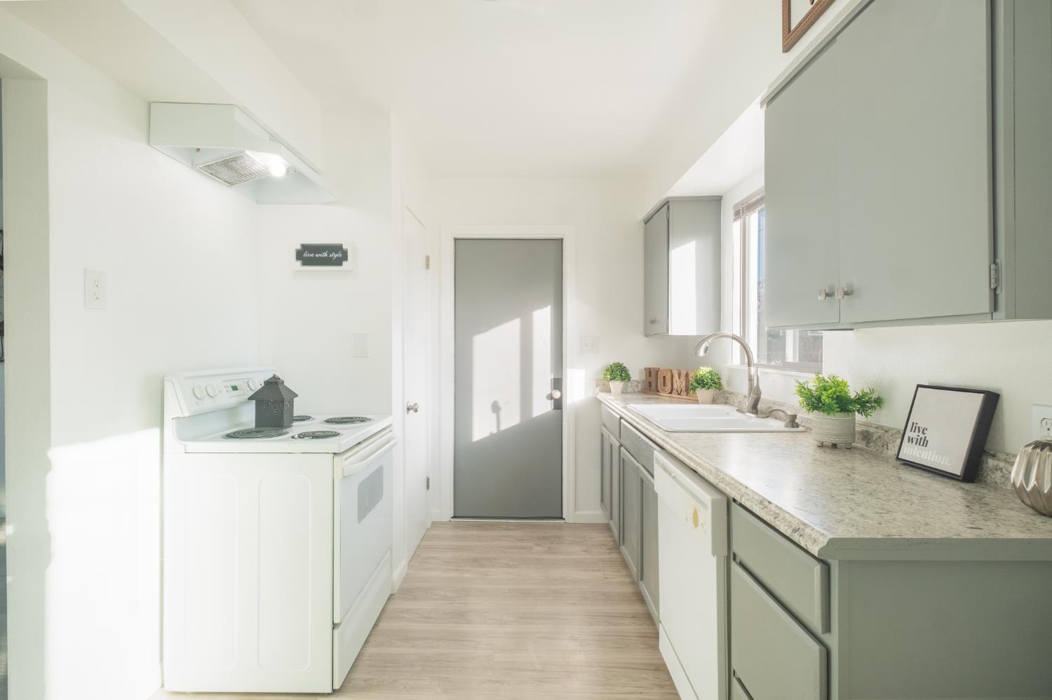 5750 E Ashlan Ave, Fresno, CA 93727