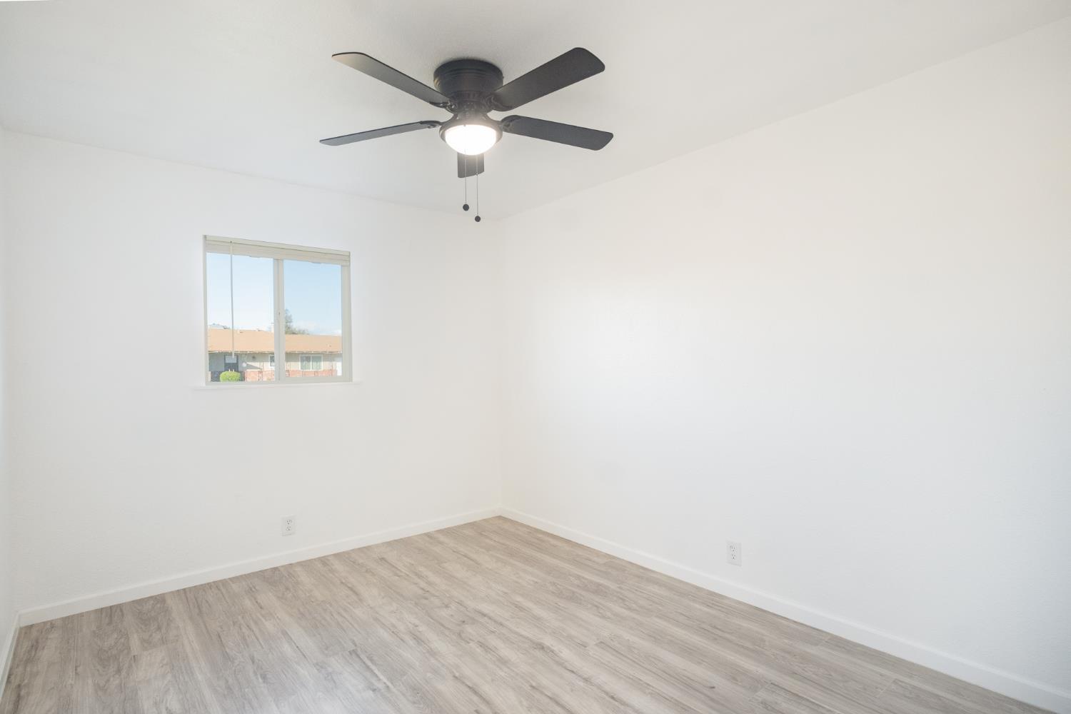 5750 E Ashlan Ave, Fresno, CA 93727