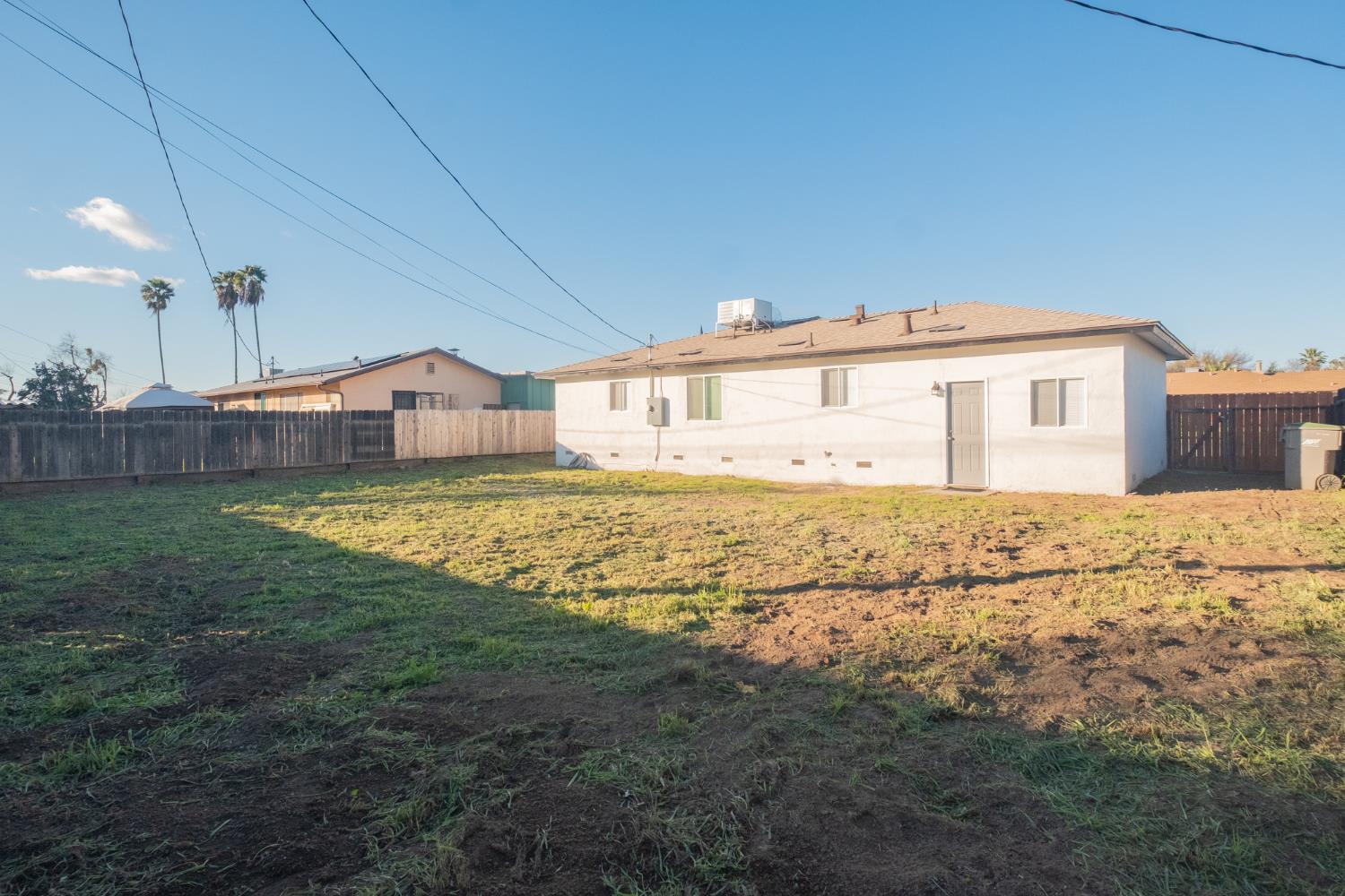 5750 E Ashlan Ave, Fresno, CA 93727