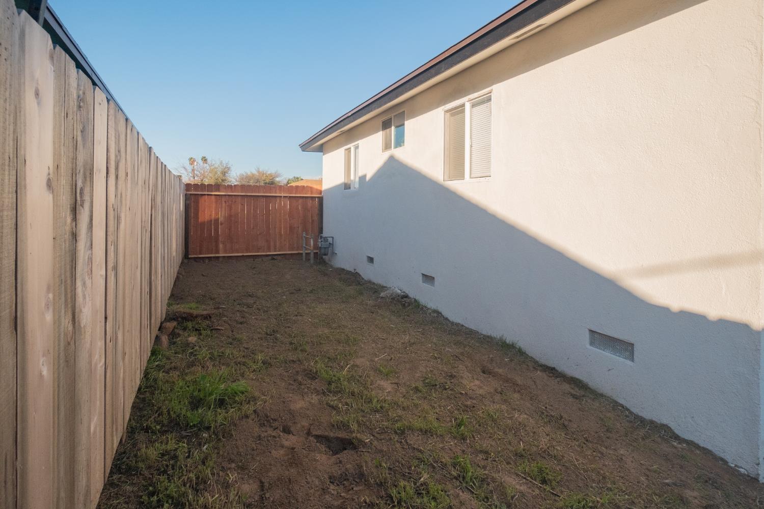 5750 E Ashlan Ave, Fresno, CA 93727