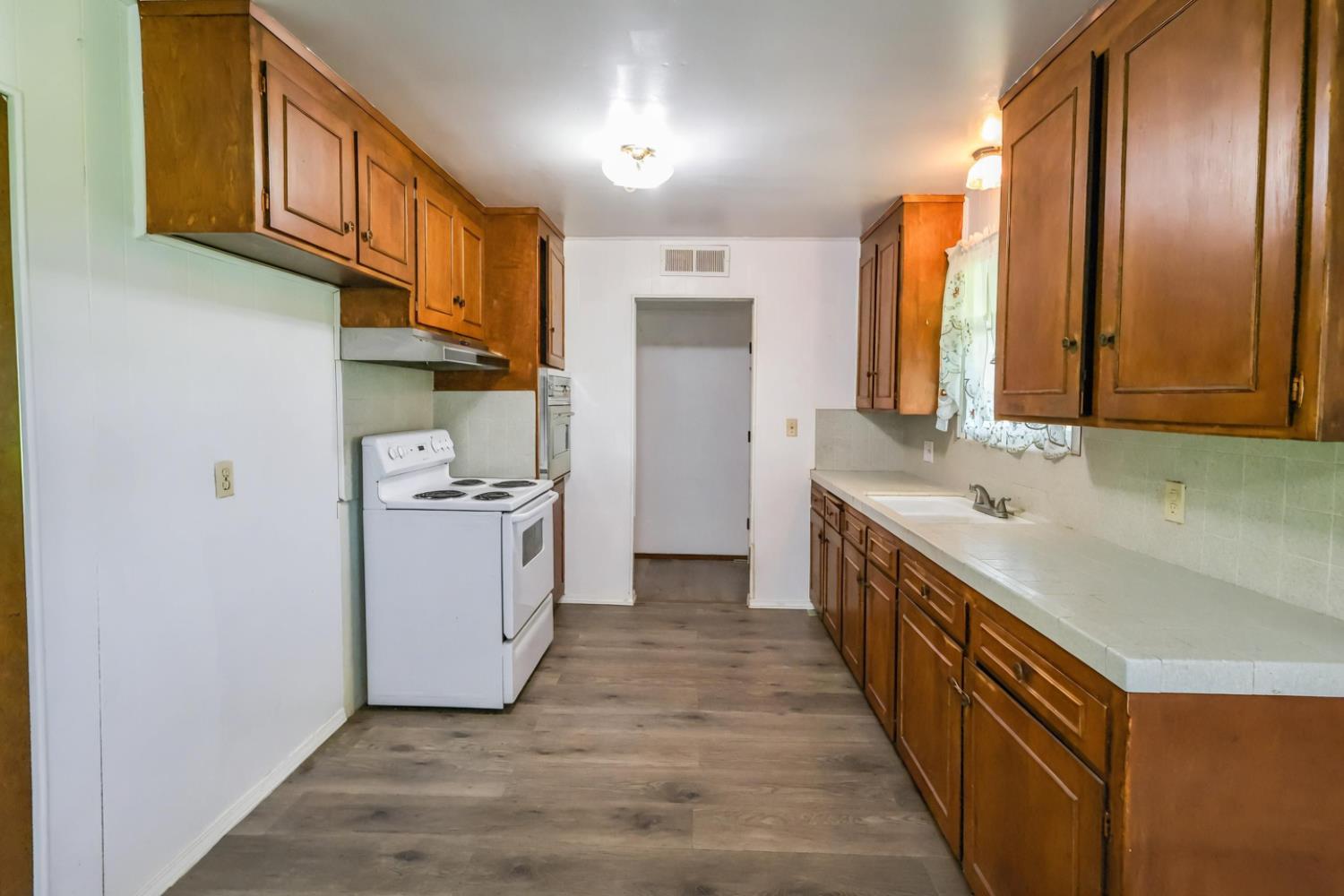 7403 E Alluvial Ave, Clovis, CA 93619