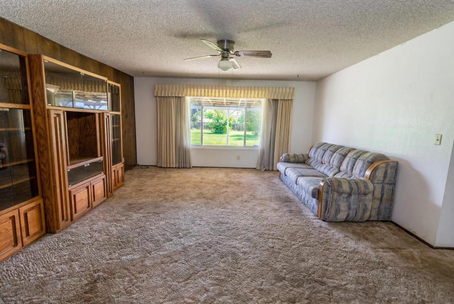 7403 E Alluvial Ave, Clovis, CA 93619