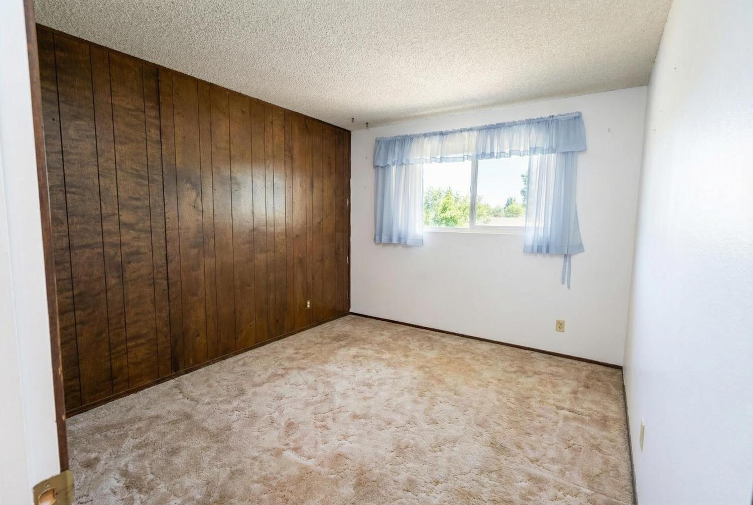 7403 E Alluvial Ave, Clovis, CA 93619