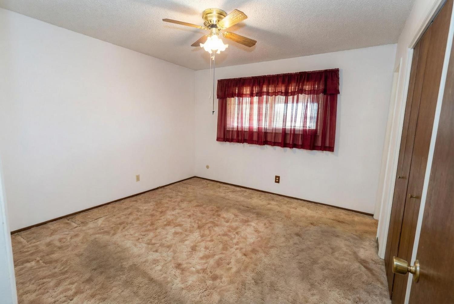 7403 E Alluvial Ave, Clovis, CA 93619