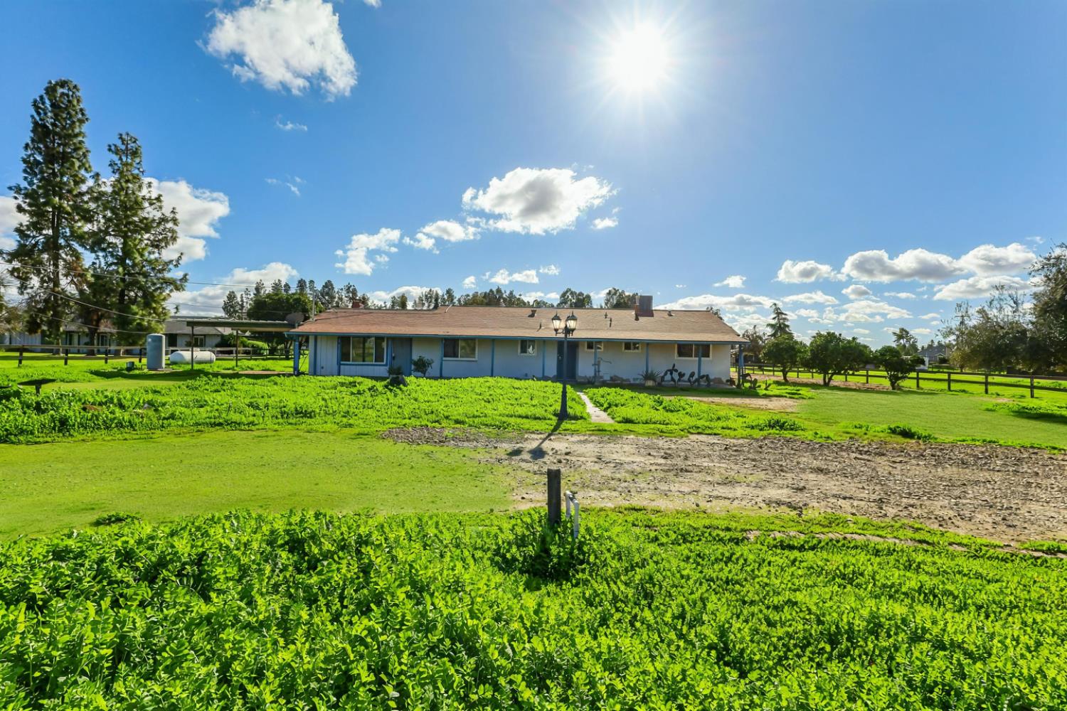 7403 E Alluvial Ave, Clovis, CA 93619