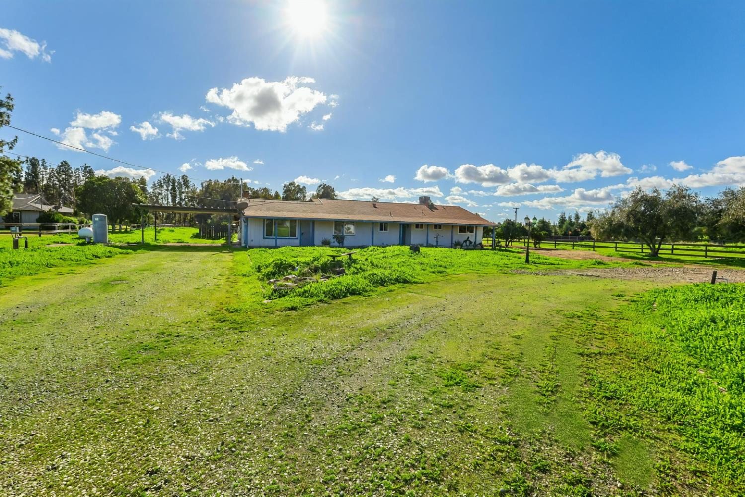 7403 E Alluvial Ave, Clovis, CA 93619