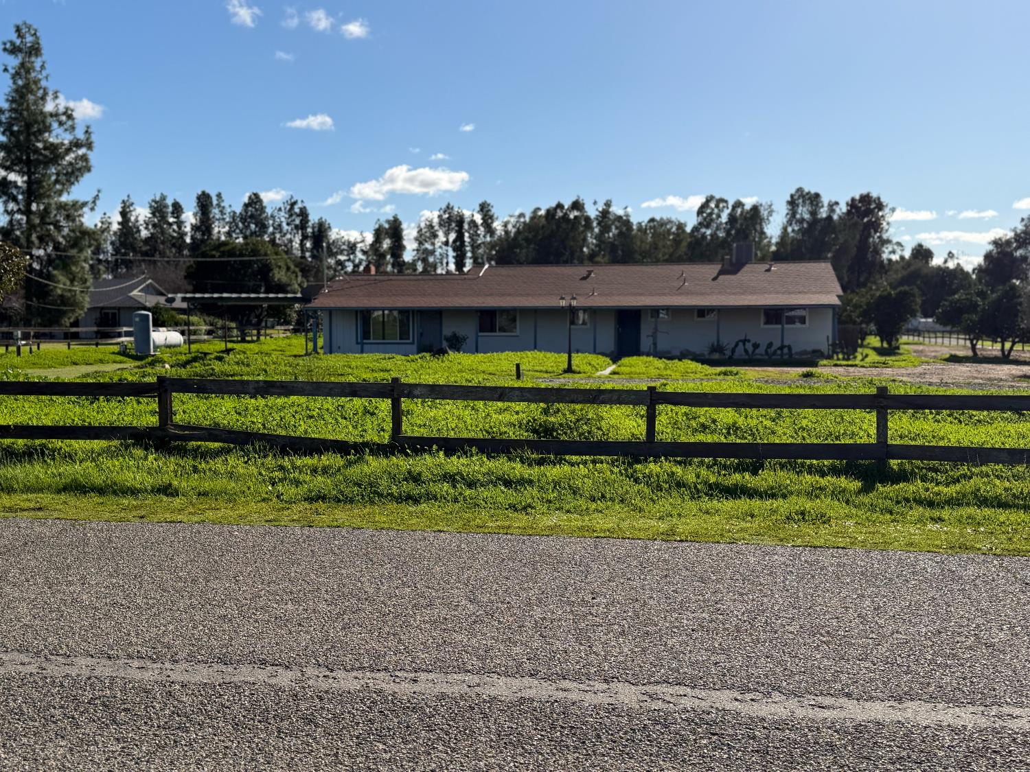 7403 E Alluvial Ave, Clovis, CA 93619