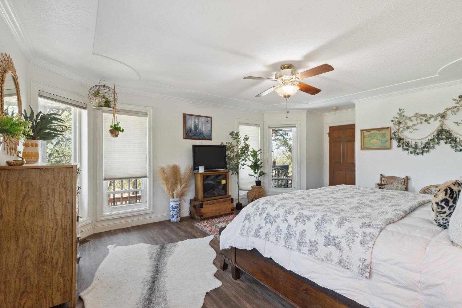 30030 Horseshoe Dr, Coarsegold, CA 93614