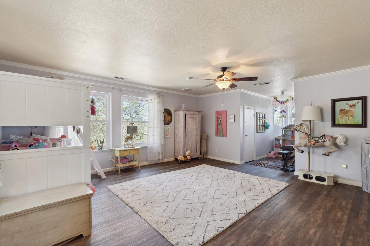 30030 Horseshoe Dr, Coarsegold, CA 93614