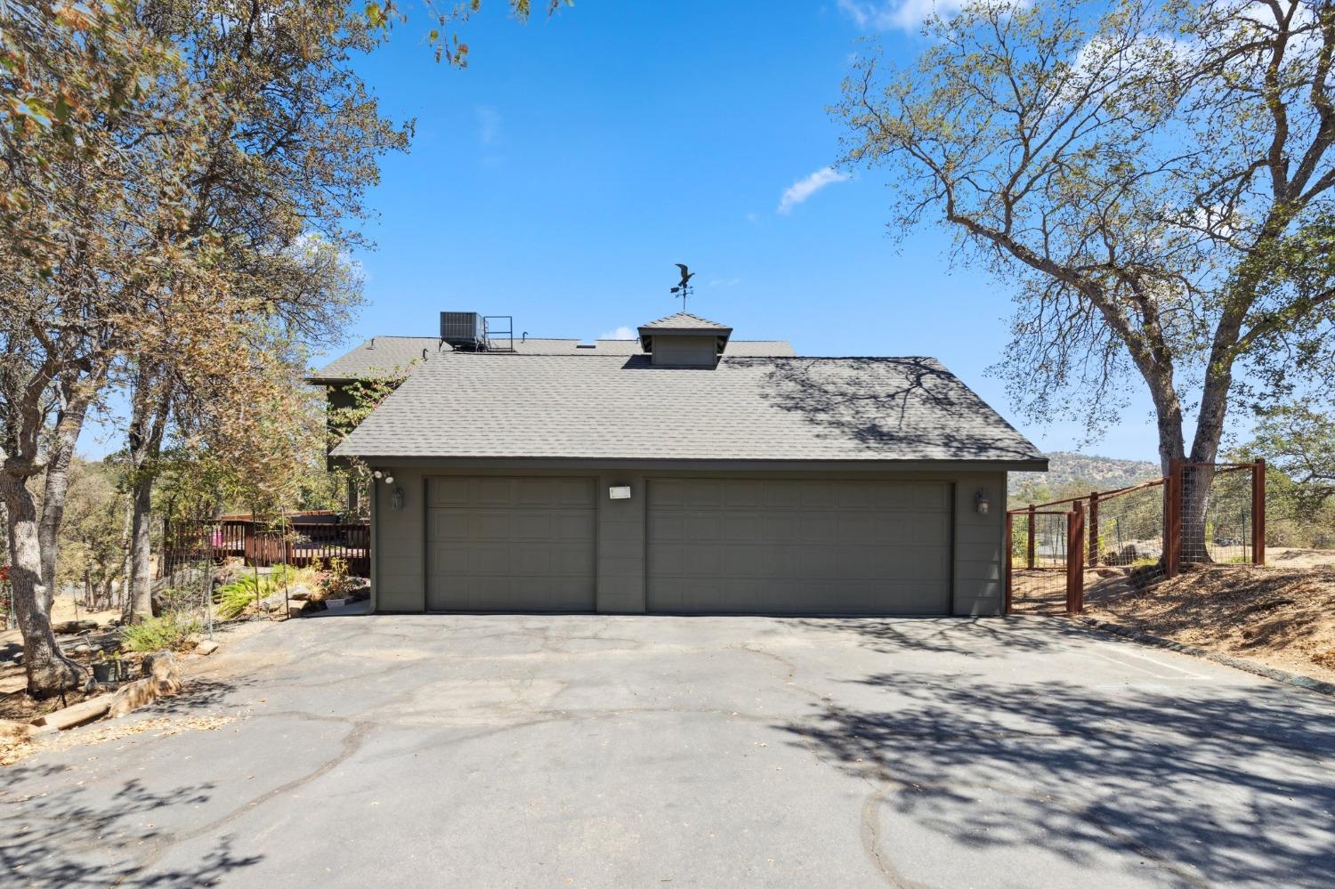 30030 Horseshoe Dr, Coarsegold, CA 93614
