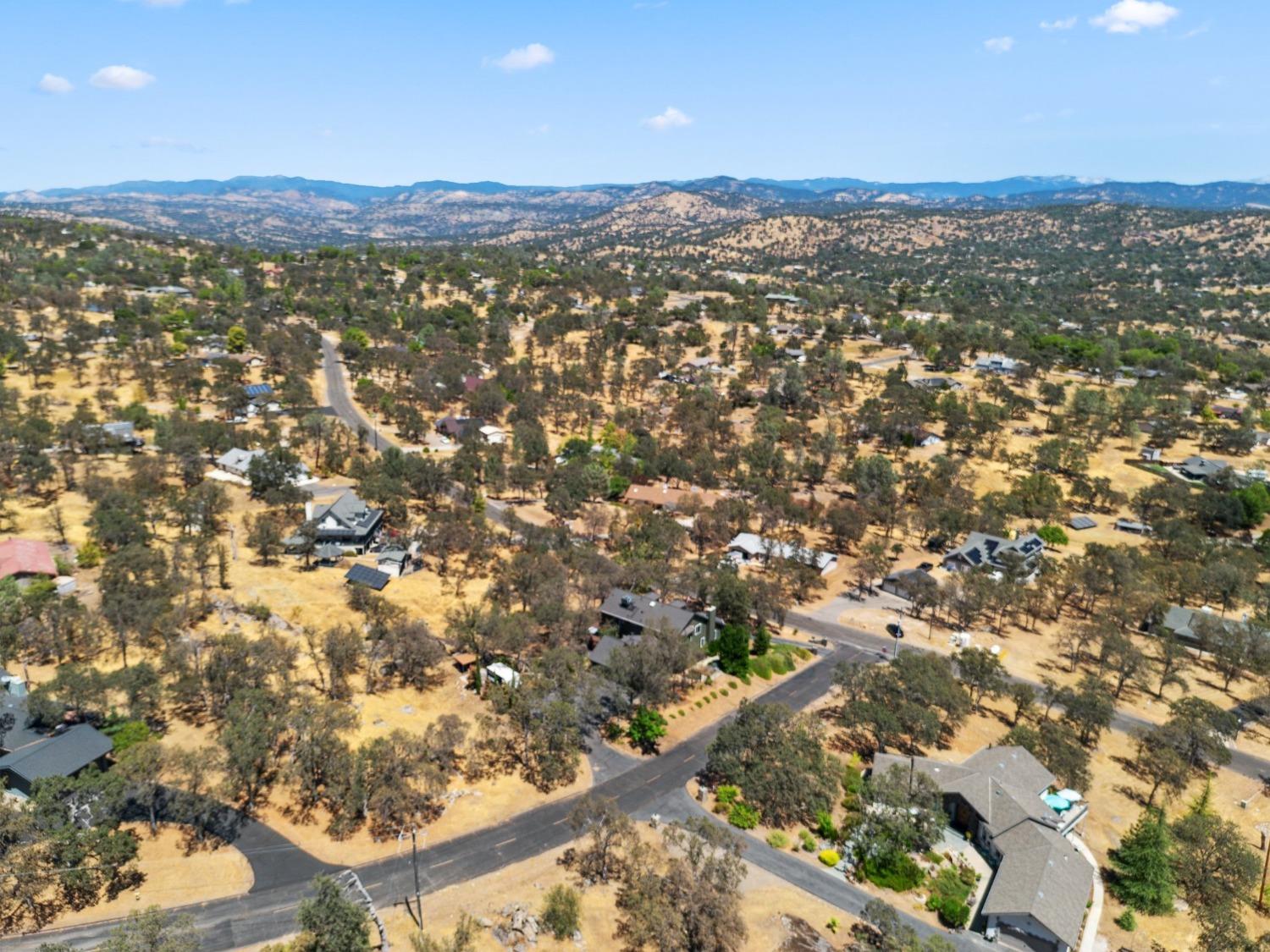 30030 Horseshoe Dr, Coarsegold, CA 93614