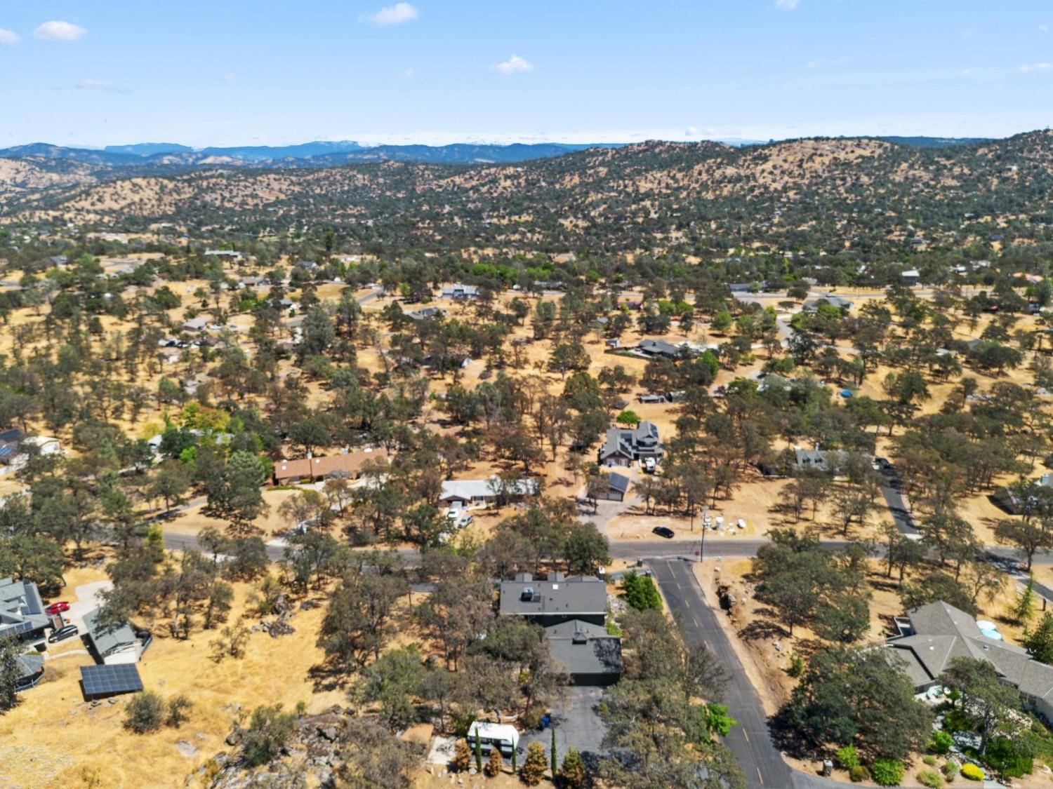 30030 Horseshoe Dr, Coarsegold, CA 93614