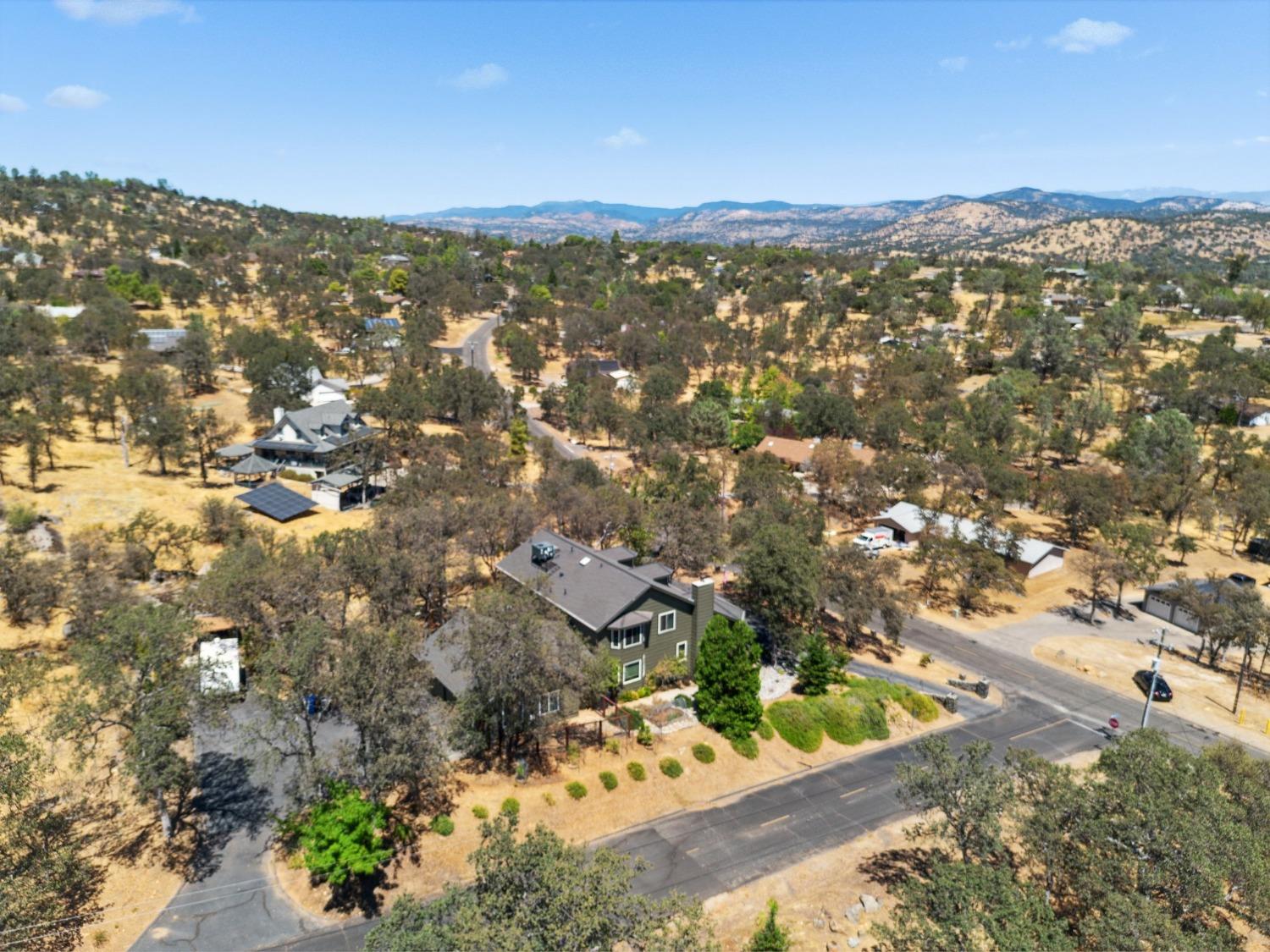 30030 Horseshoe Dr, Coarsegold, CA 93614