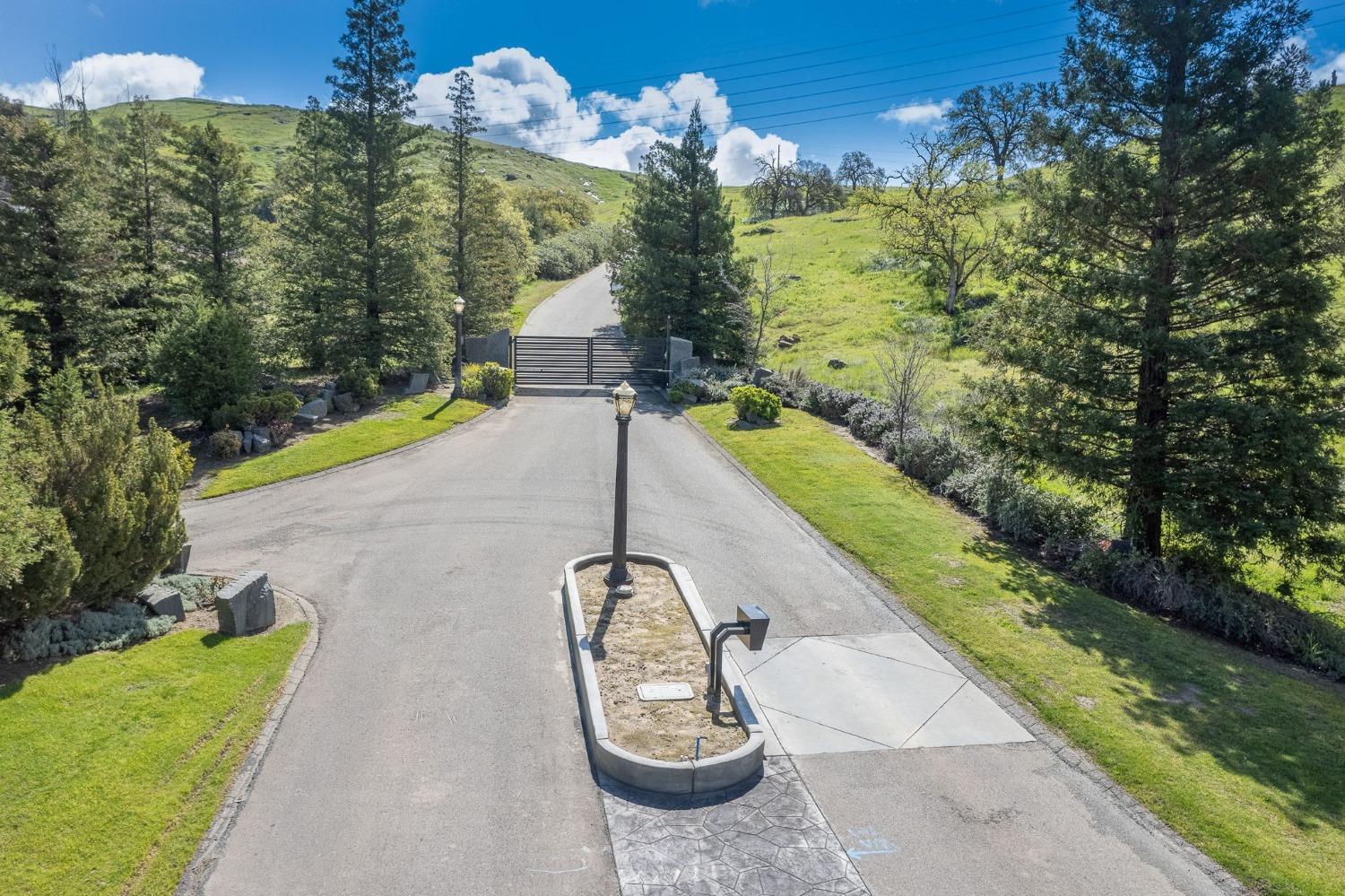 13 Summit Crest Lane, Clovis, CA 96319