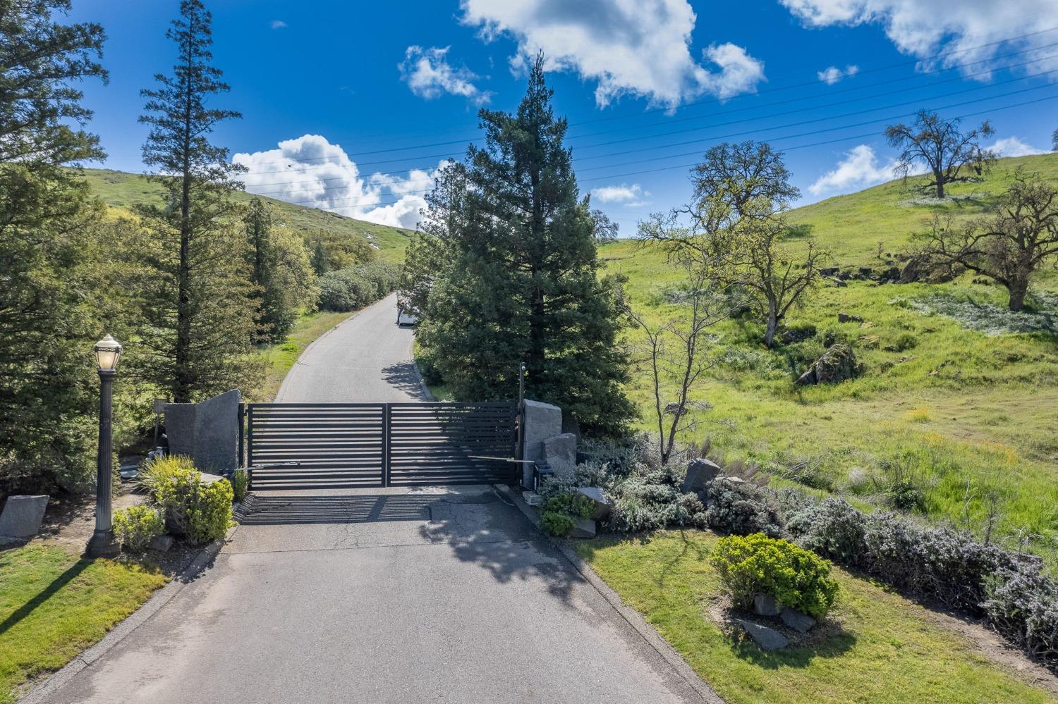 13 Summit Crest Lane, Clovis, CA 96319