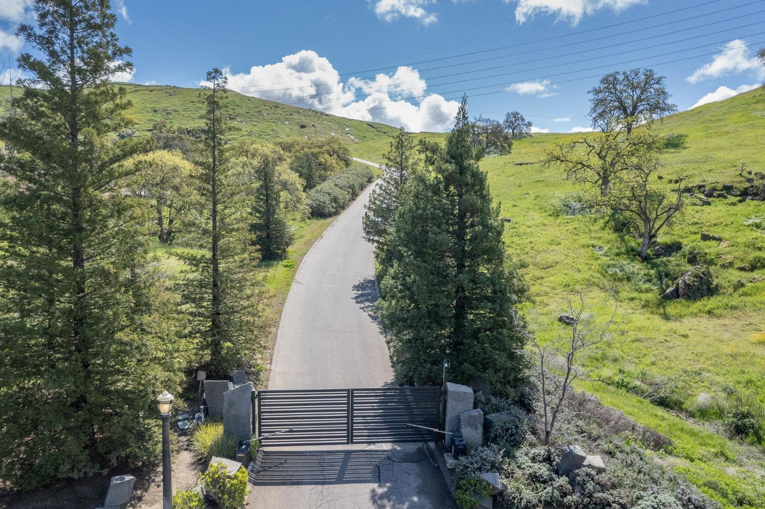 13 Summit Crest Lane, Clovis, CA 96319