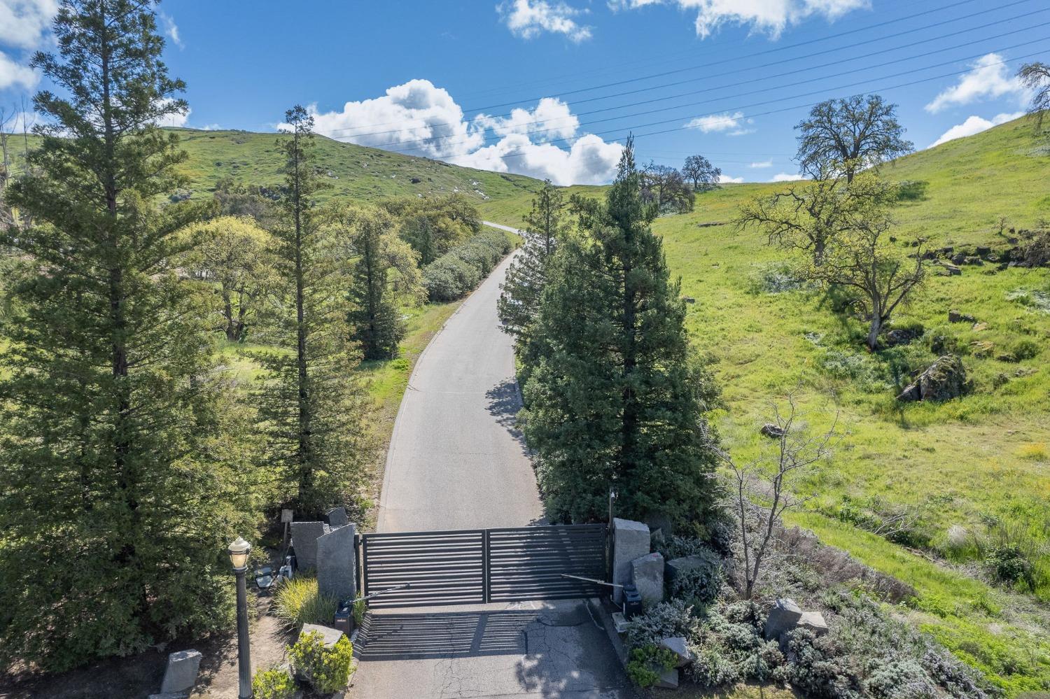 5 Summit Mountain Road, Clovis, CA 93619